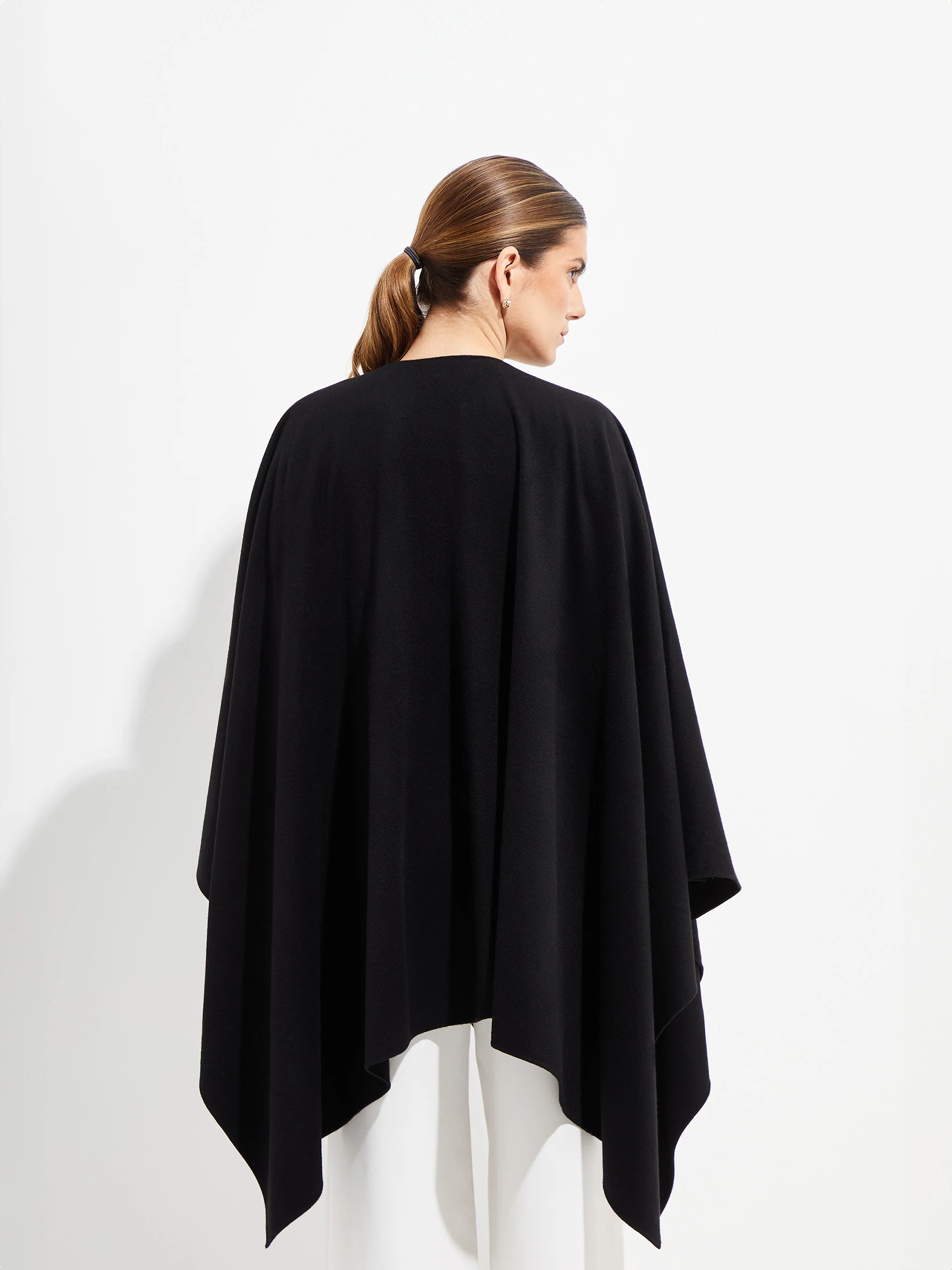 Capa Betty De Vicuña Color Negro - Image 3