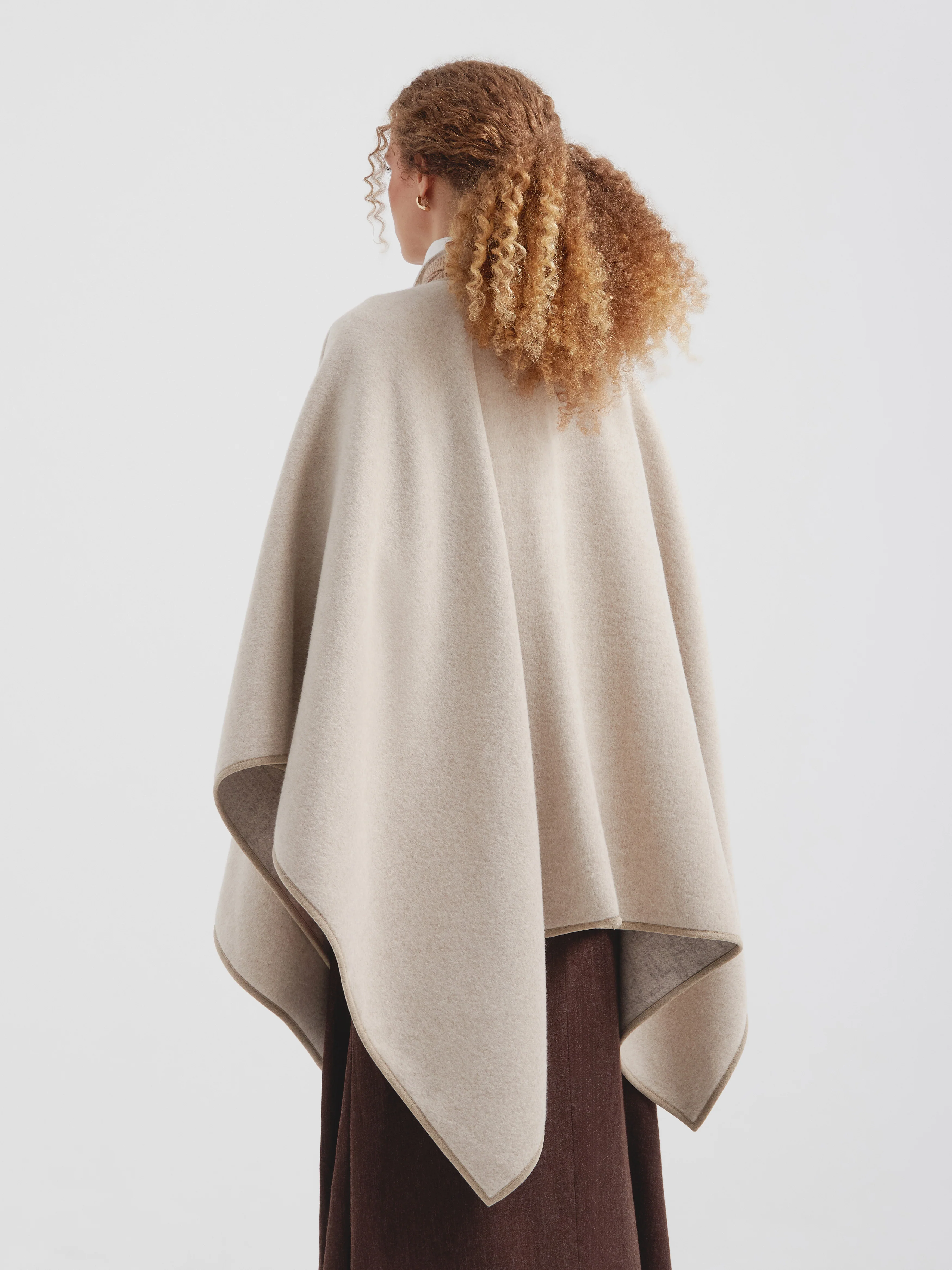 Capa Yper De Baby Alpaca Color Gris - Image 3