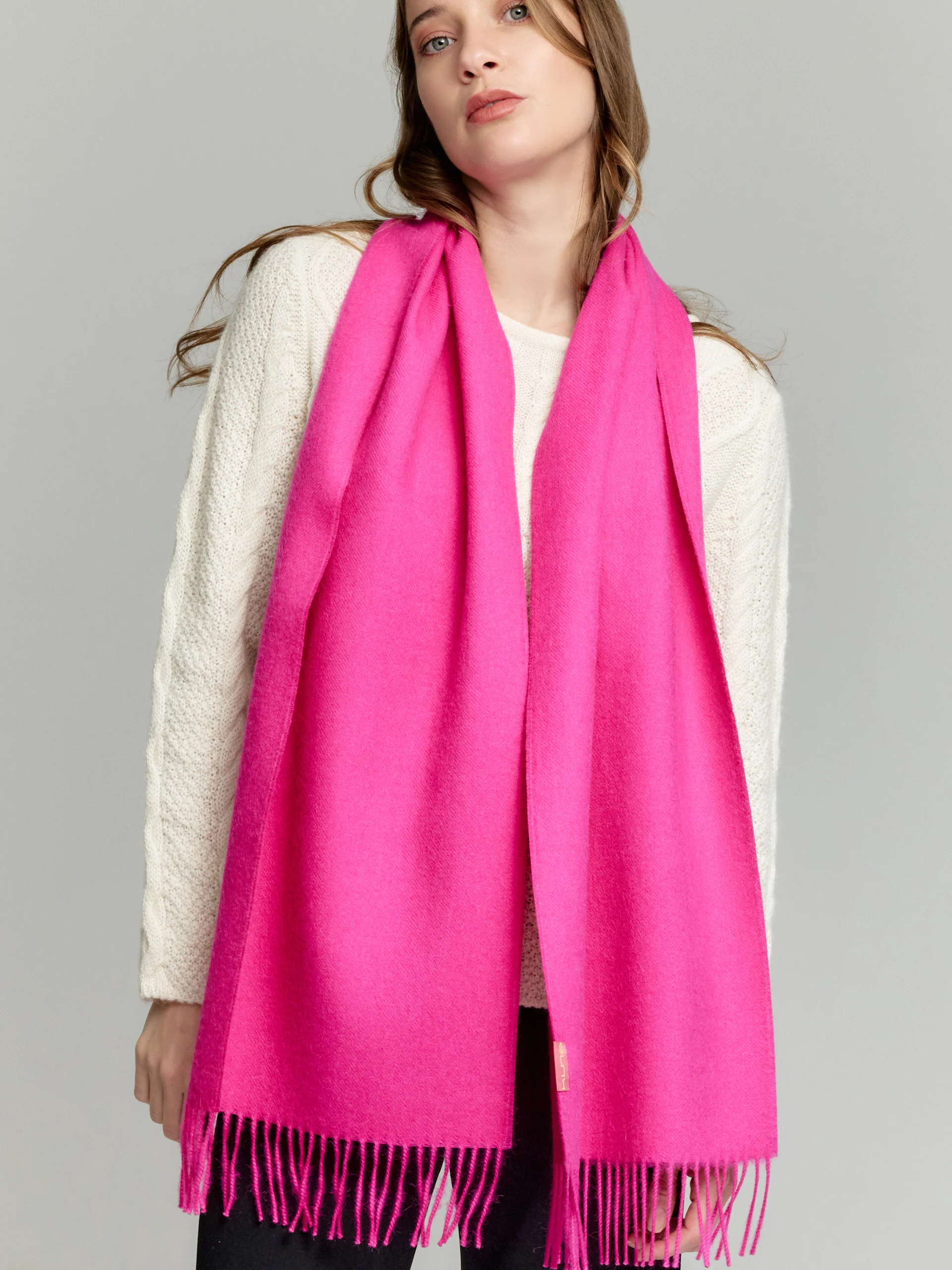 Chalina Adrian De Baby Alpaca Color Fucsia - Image 3