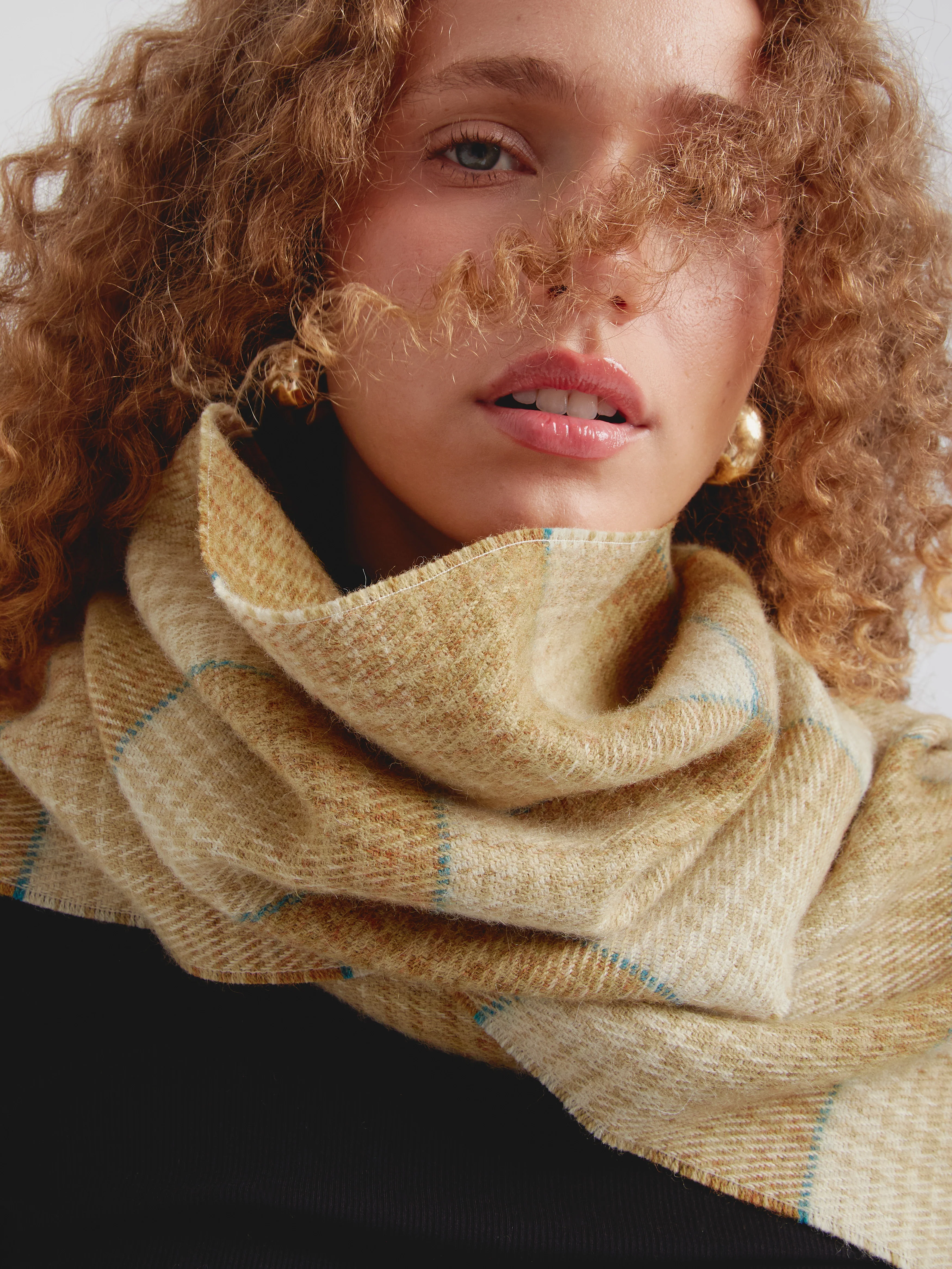 Chalina Castel De Baby Alpaca Color Amarillo - Image 2
