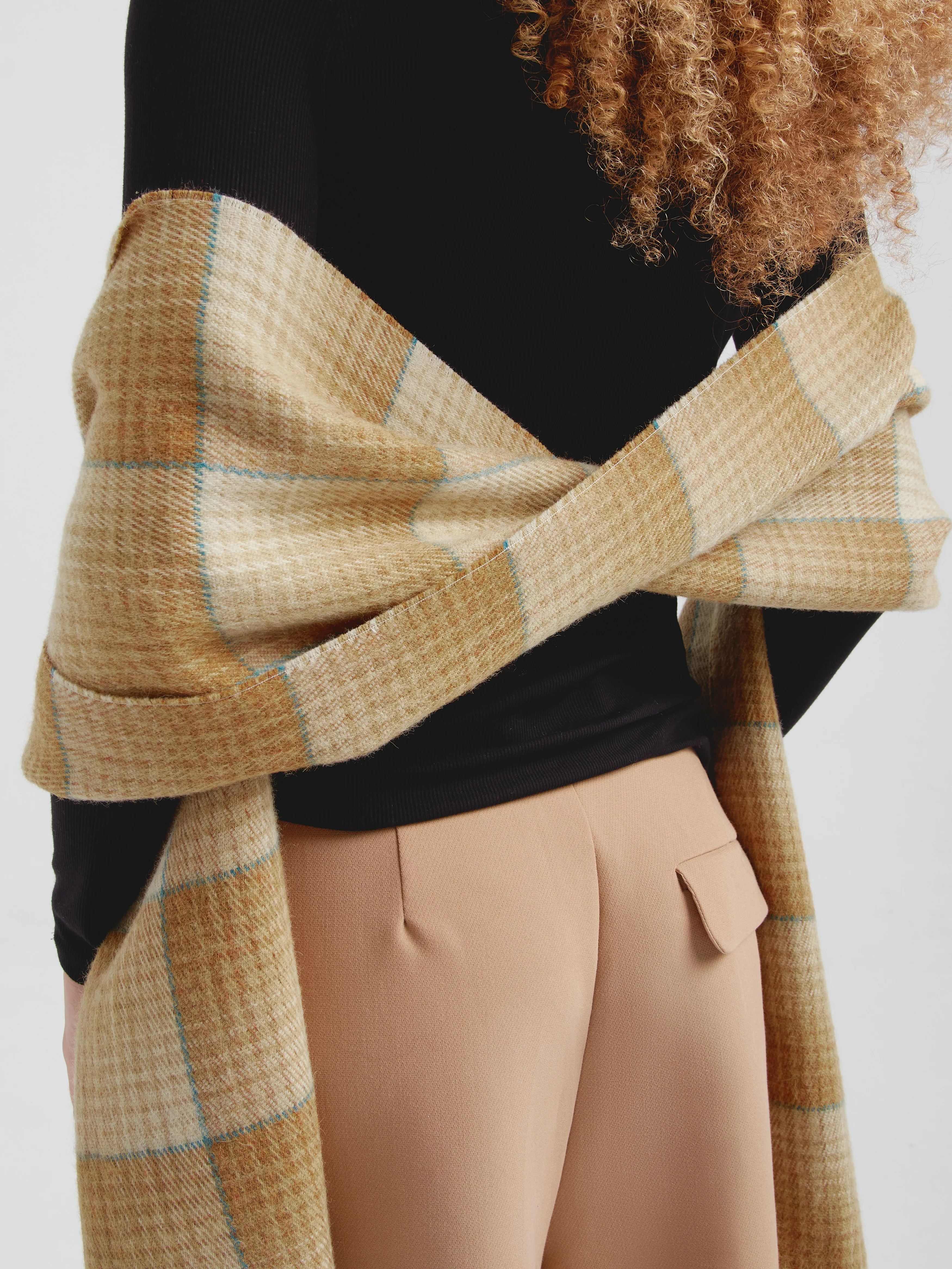 Chalina Castel De Baby Alpaca Color Amarillo - Image 3