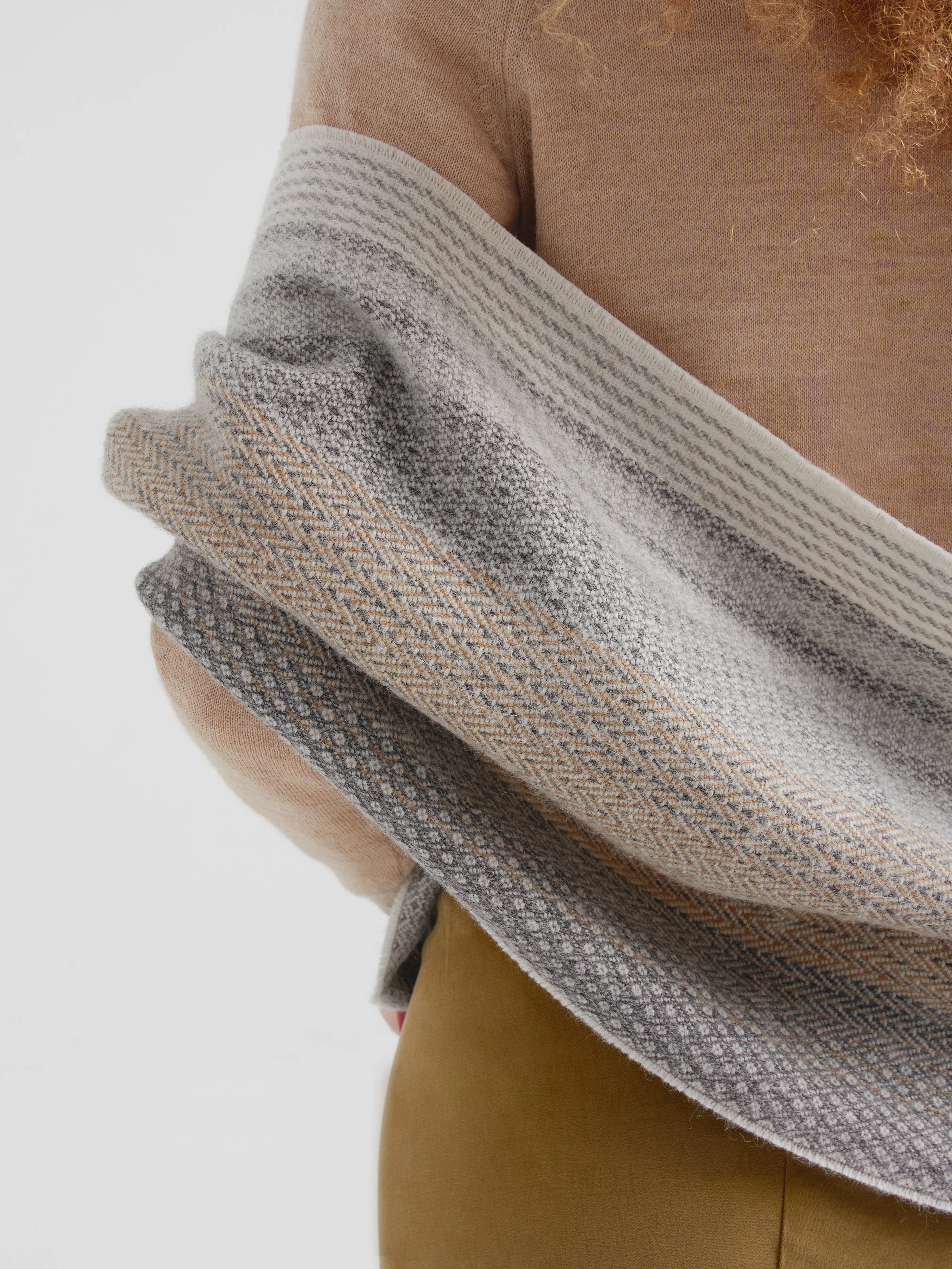 Chalina Cesped De Baby Alpaca Color Beige - Image 3