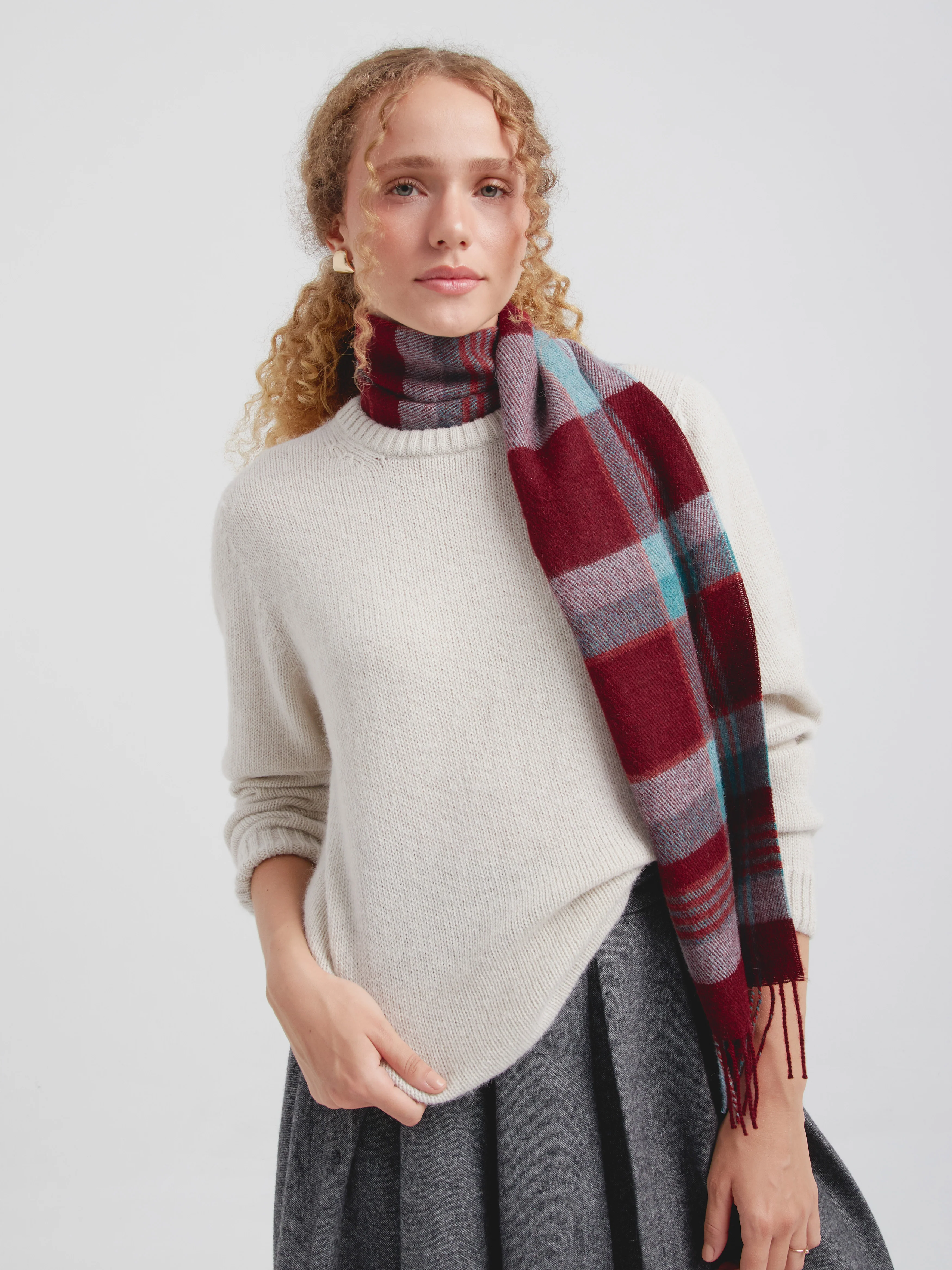 Chalina Check De Baby Alpaca Color Rojo - Image 2