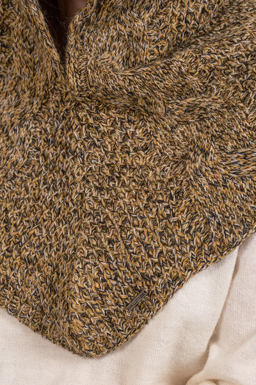 Chalina Valdivieso De Baby Alpaca Color Dijon - Image 4