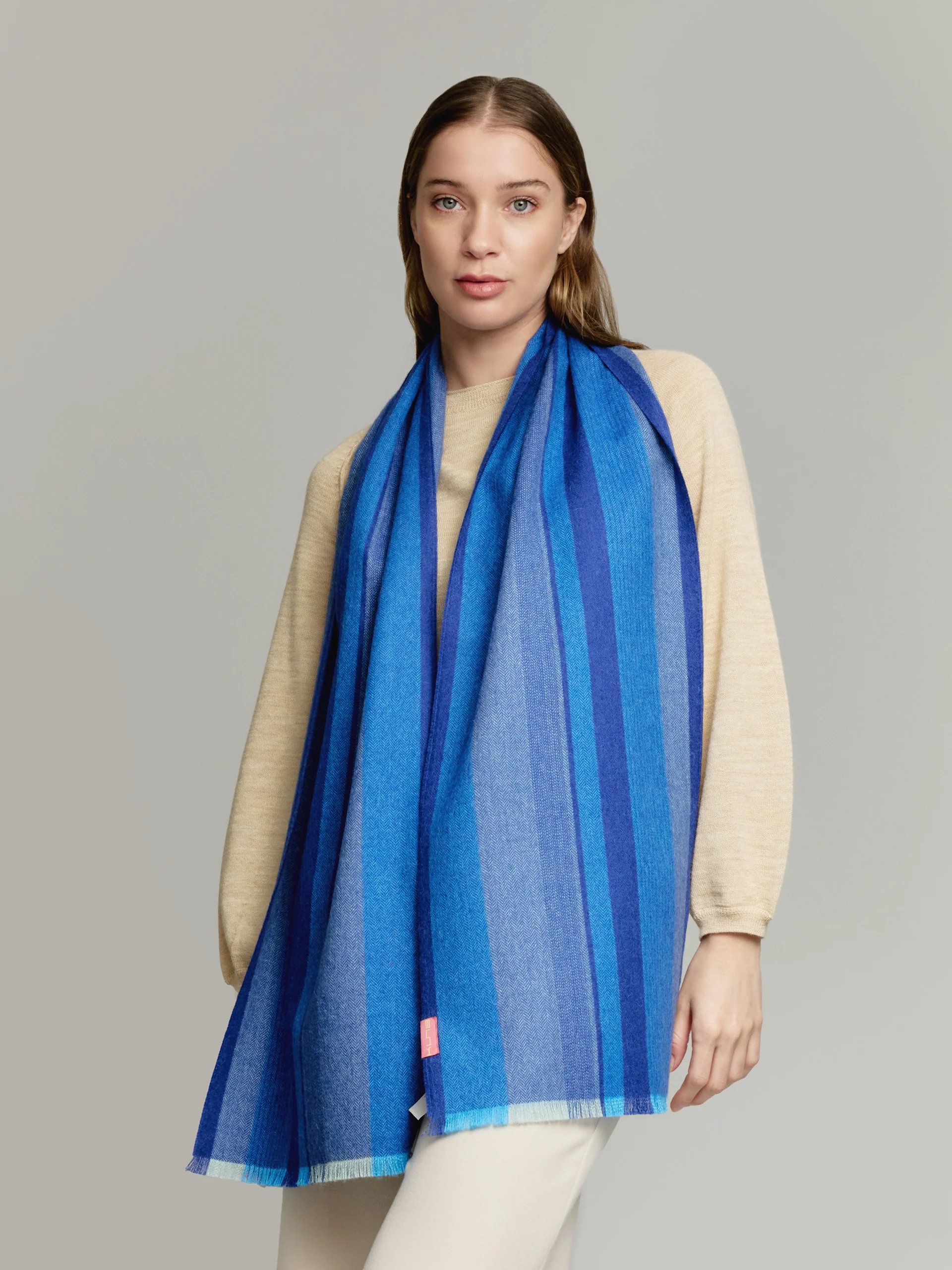 Chalina Valter De Baby Alpaca Color Azul - Image 2
