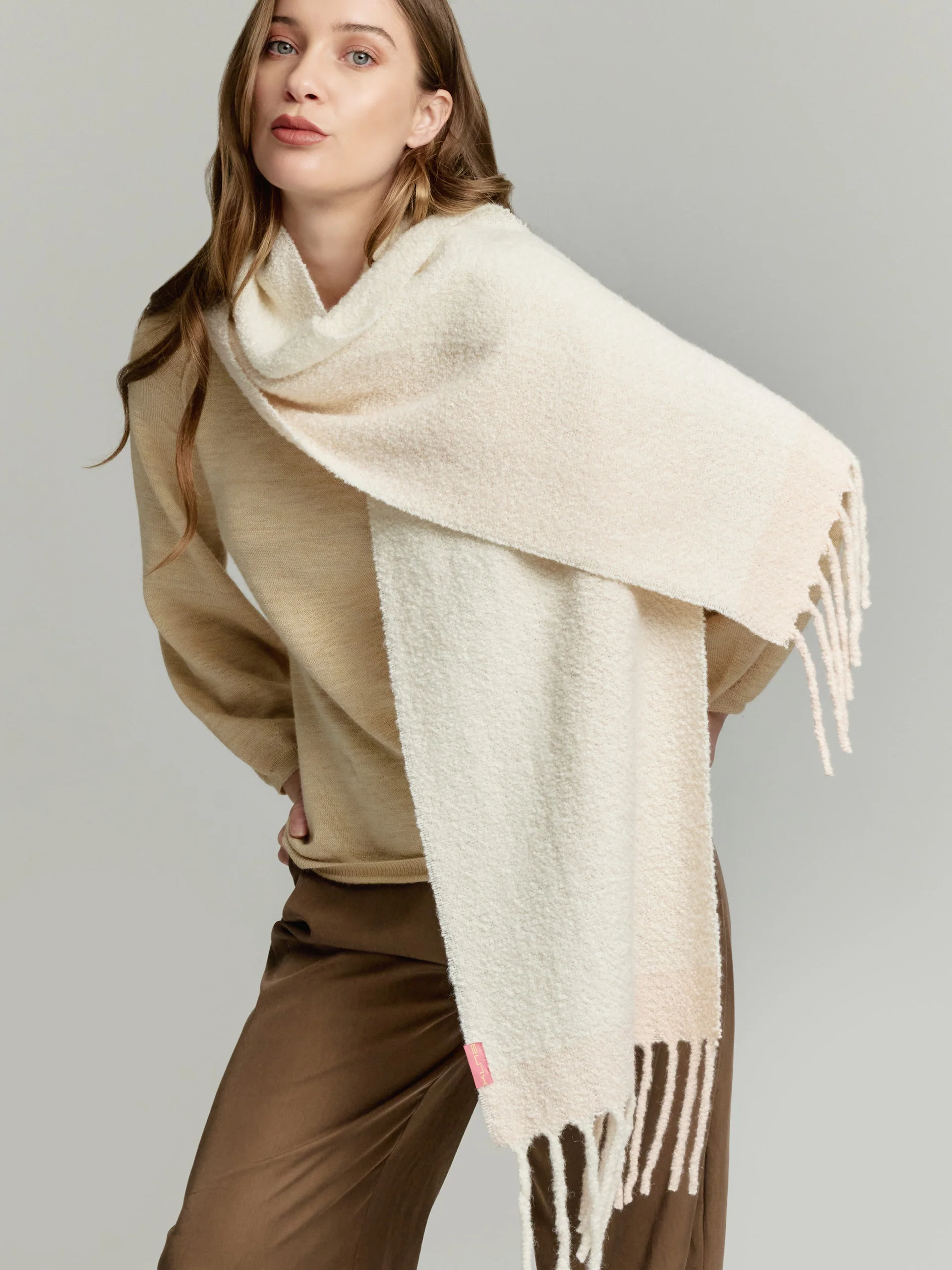 Chalina Yanapi De Baby Alpaca Color Beige - Image 3