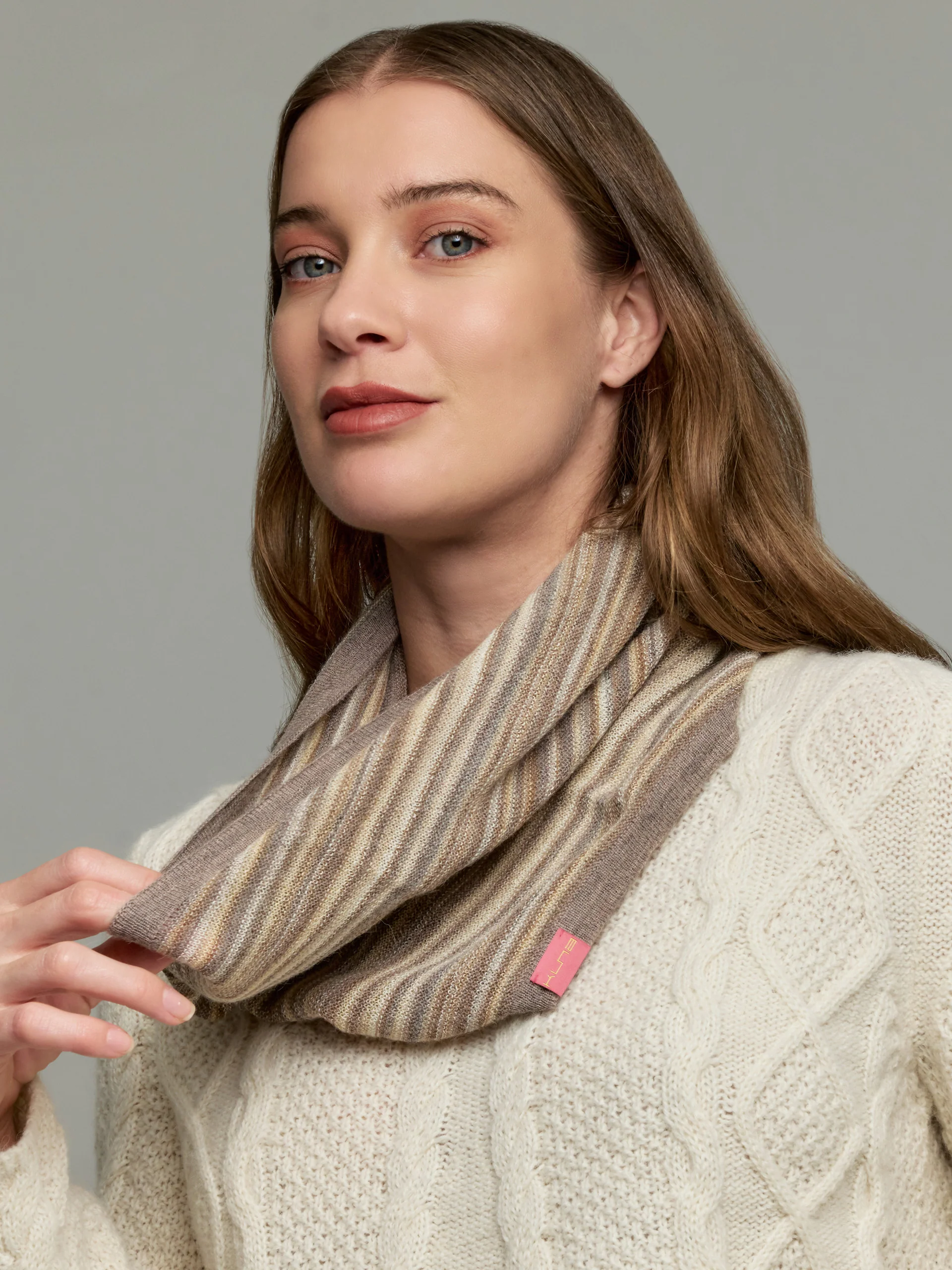 Chalina Yanis De Baby Alpaca Color Beige - Image 3