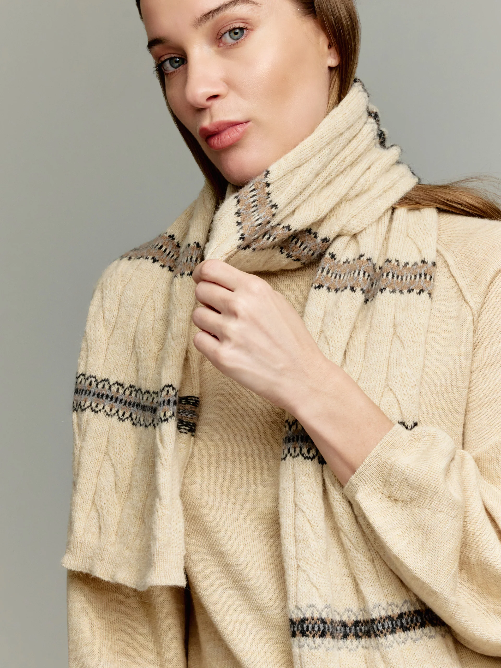 Chalina Yoke Scarf De Baby Alpaca Color Beige - Image 3