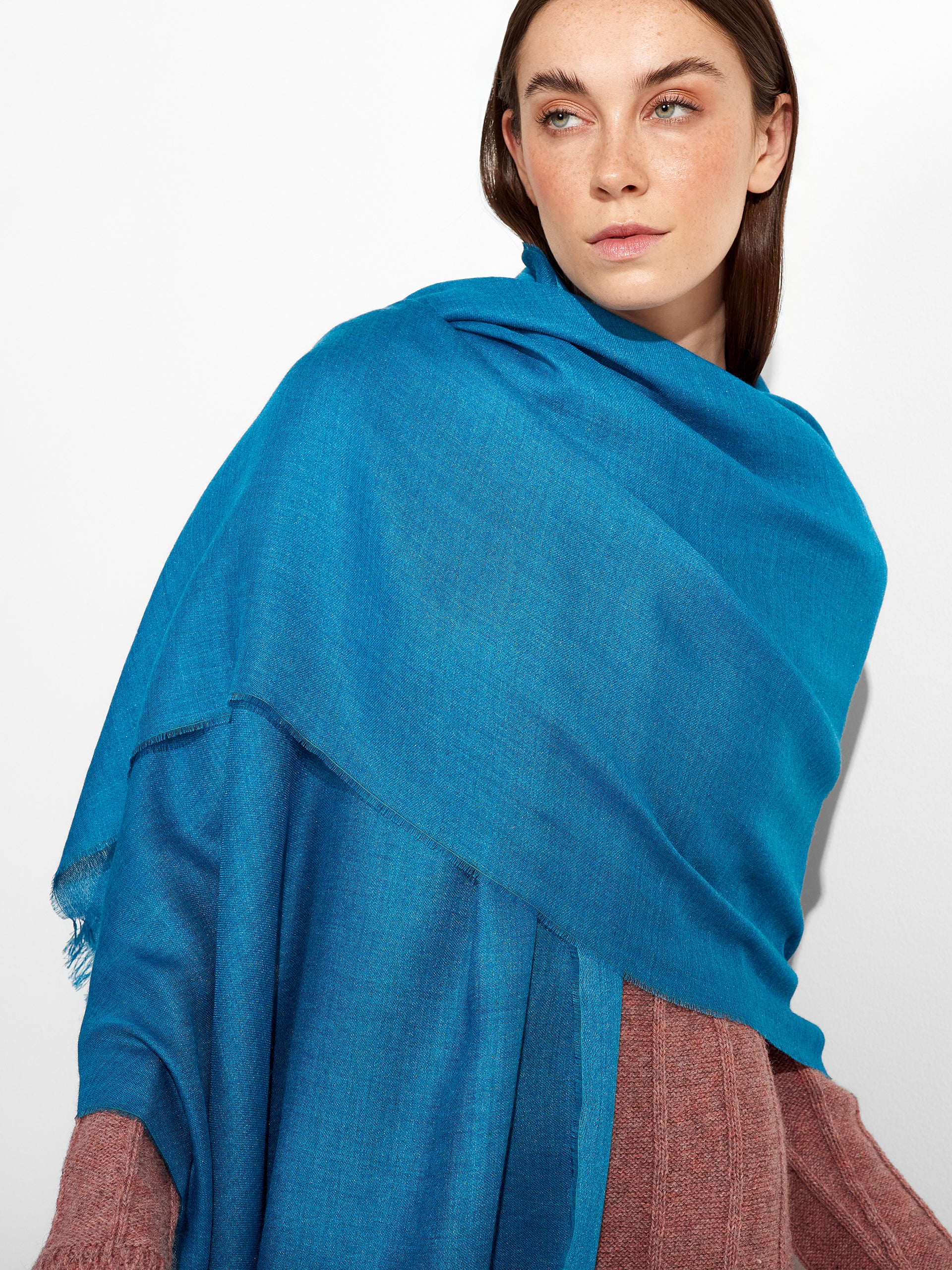 Estola Amareto De Baby Alpaca Color Azul - Image 3