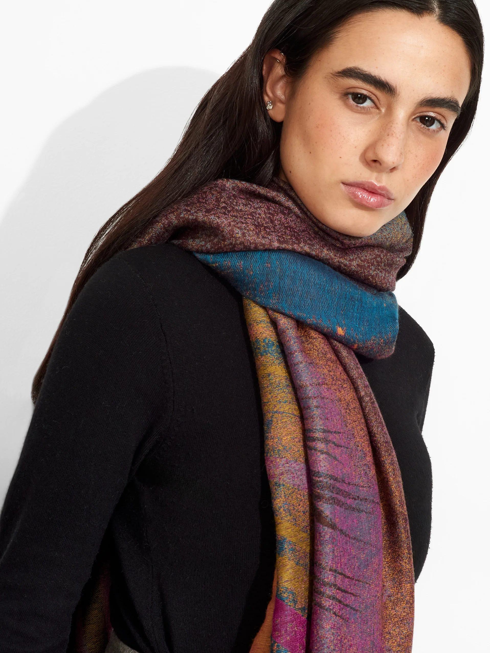 Estola Aurora Boreal De Royal Alpaca Y Seda Color Multicolor - Image 4