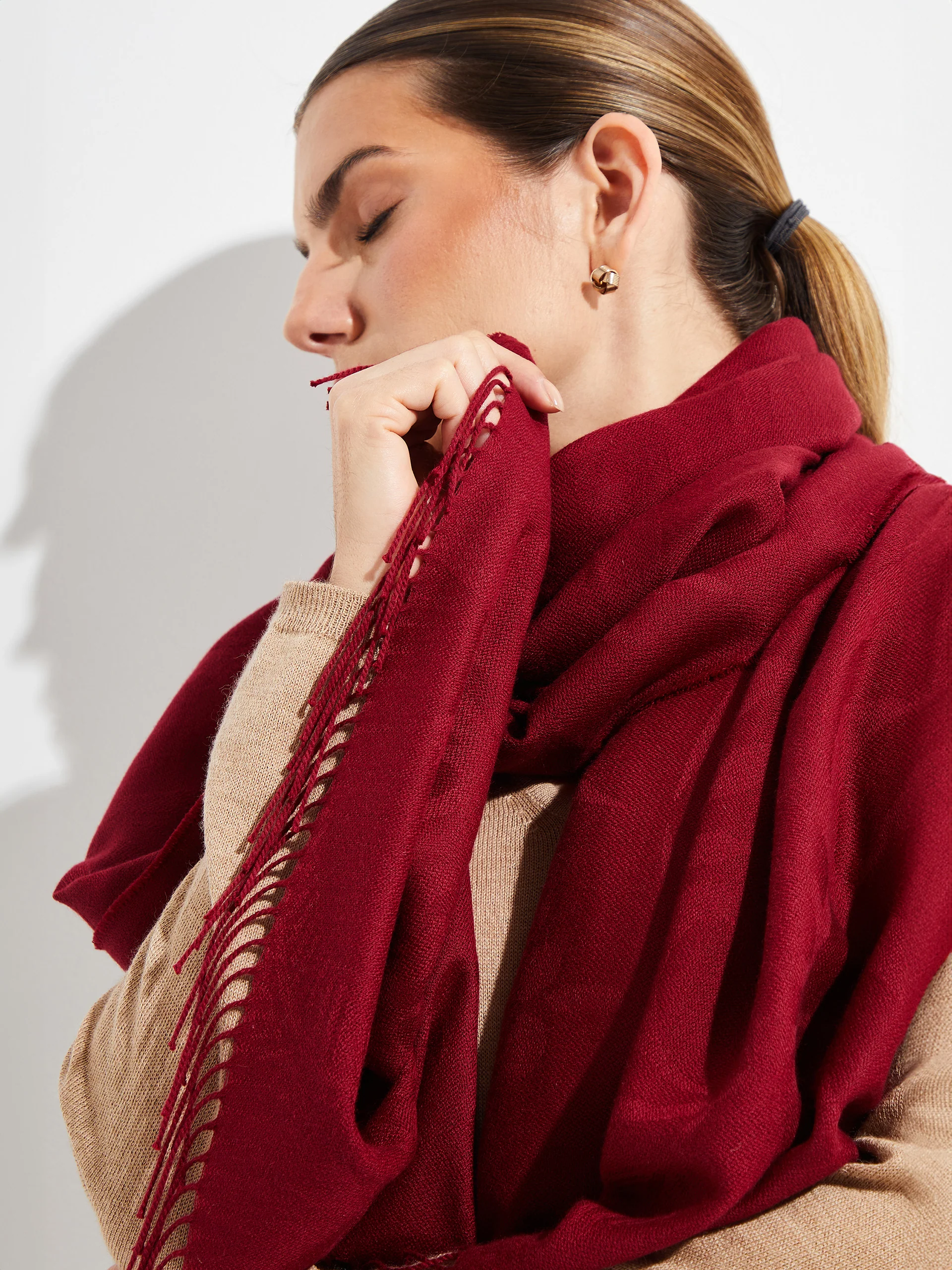 Estola Brocade De Vicuña Color Rojo - Image 3