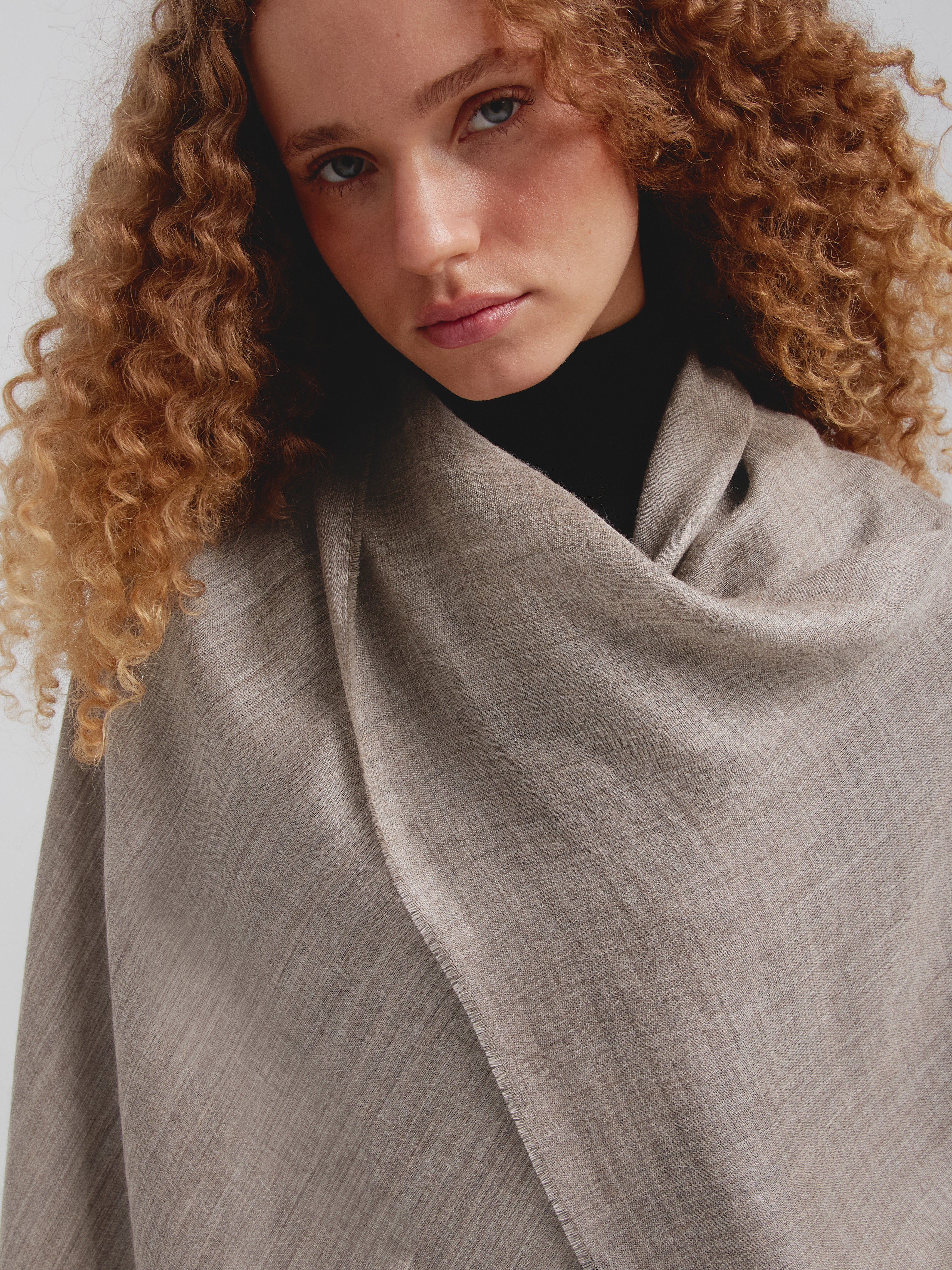 Estola Teaberry Eco De Baby Alpaca Color Gris - Image 3