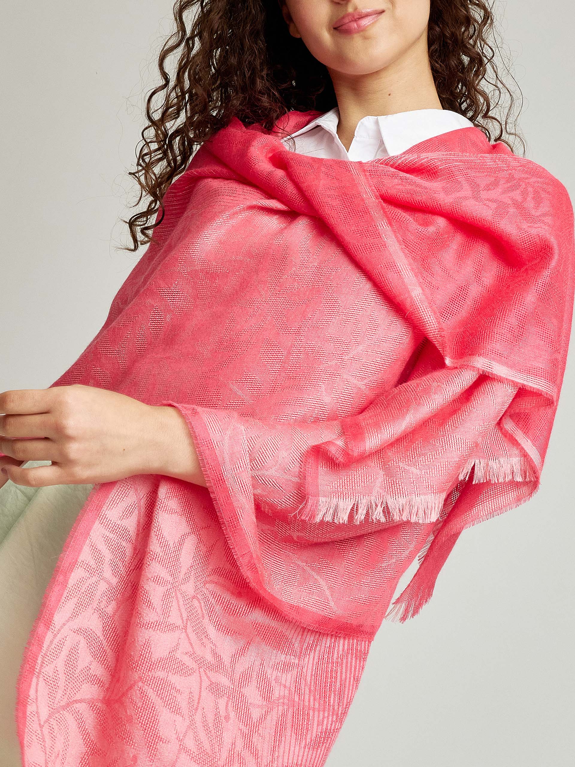 Estola Winslow De Baby Alpaca & Seda Color Fucsia - Image 3