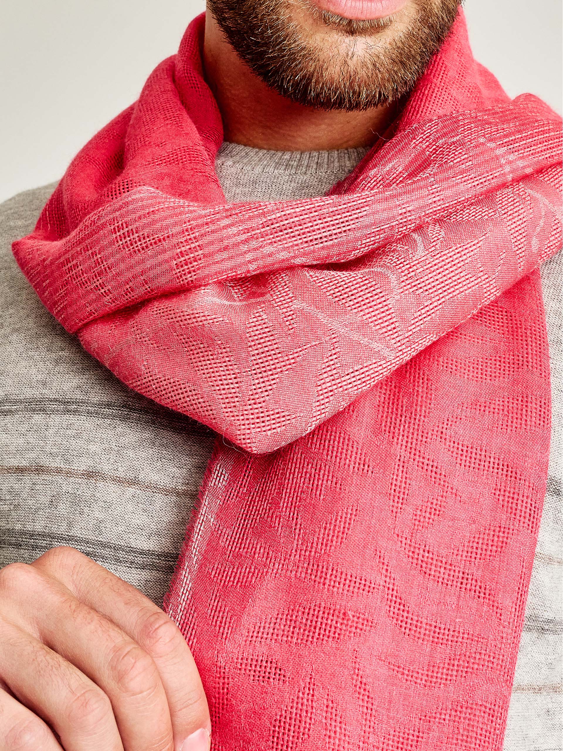 Estola Winslow De Baby Alpaca & Seda Color Fucsia - Image 5