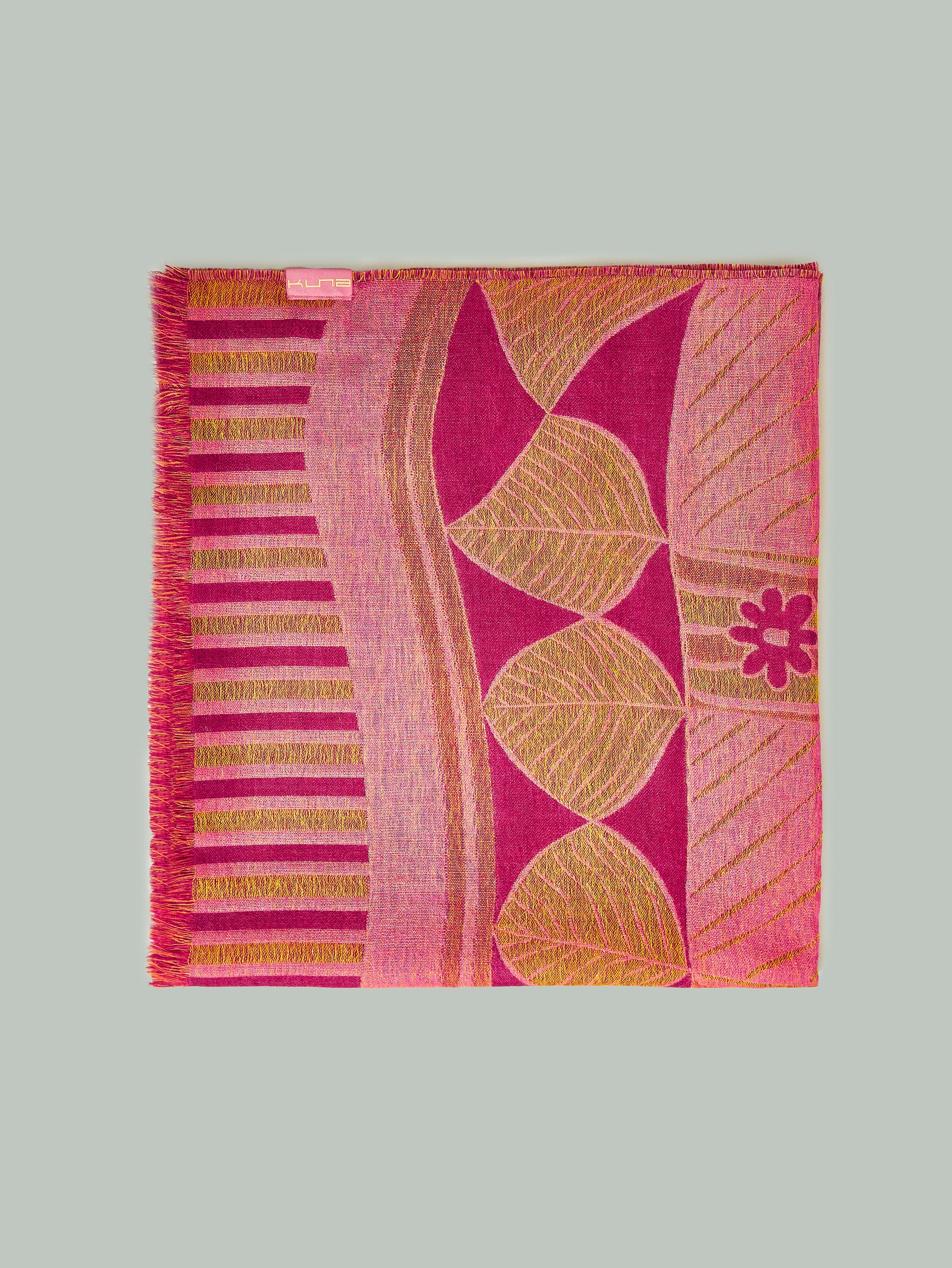 Estola Ysiel De Baby Alpaca Color Fucsia - Image 2