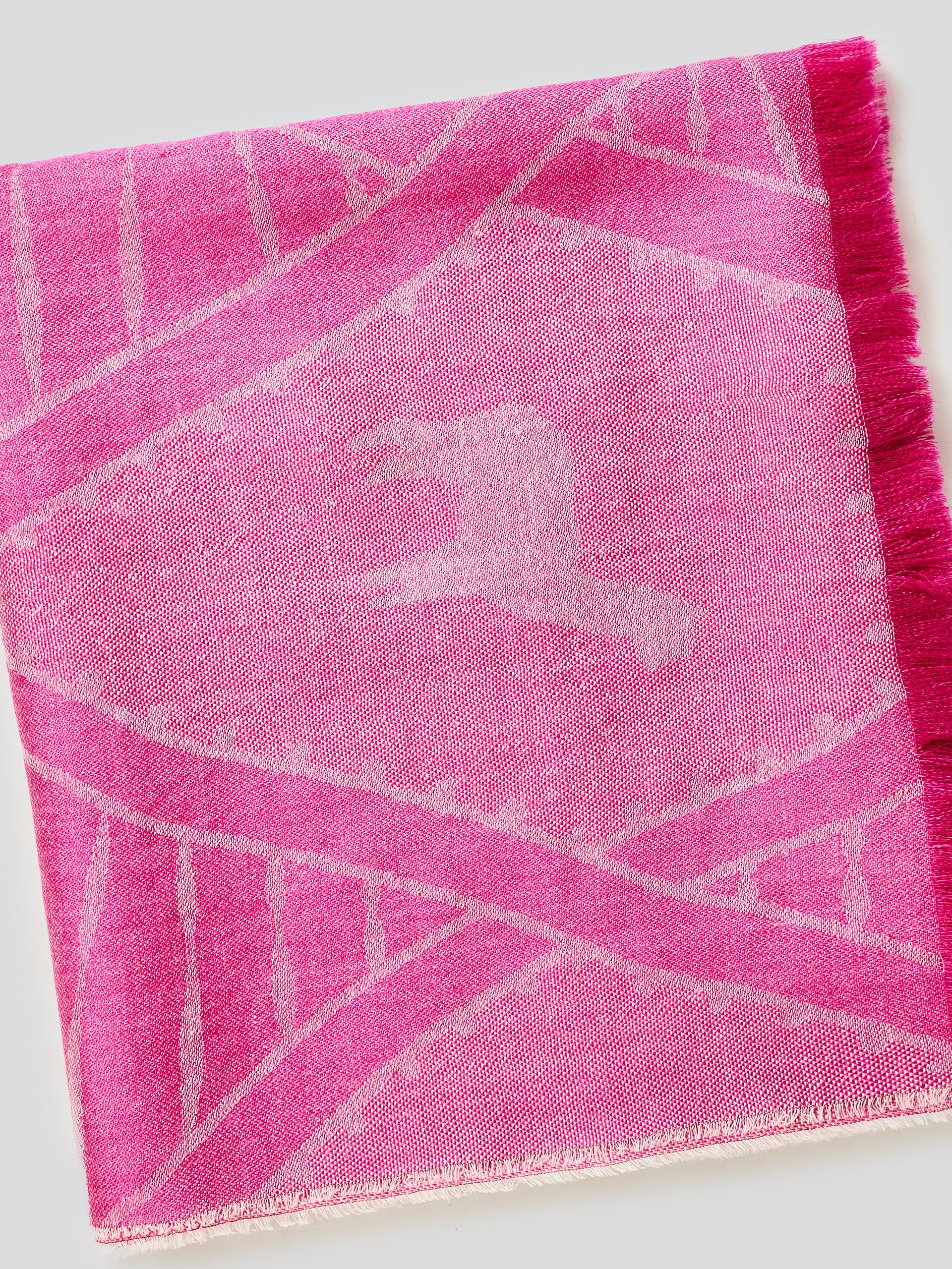 Estola Yuca De Baby Alpaca Color Fucsia - Image 4