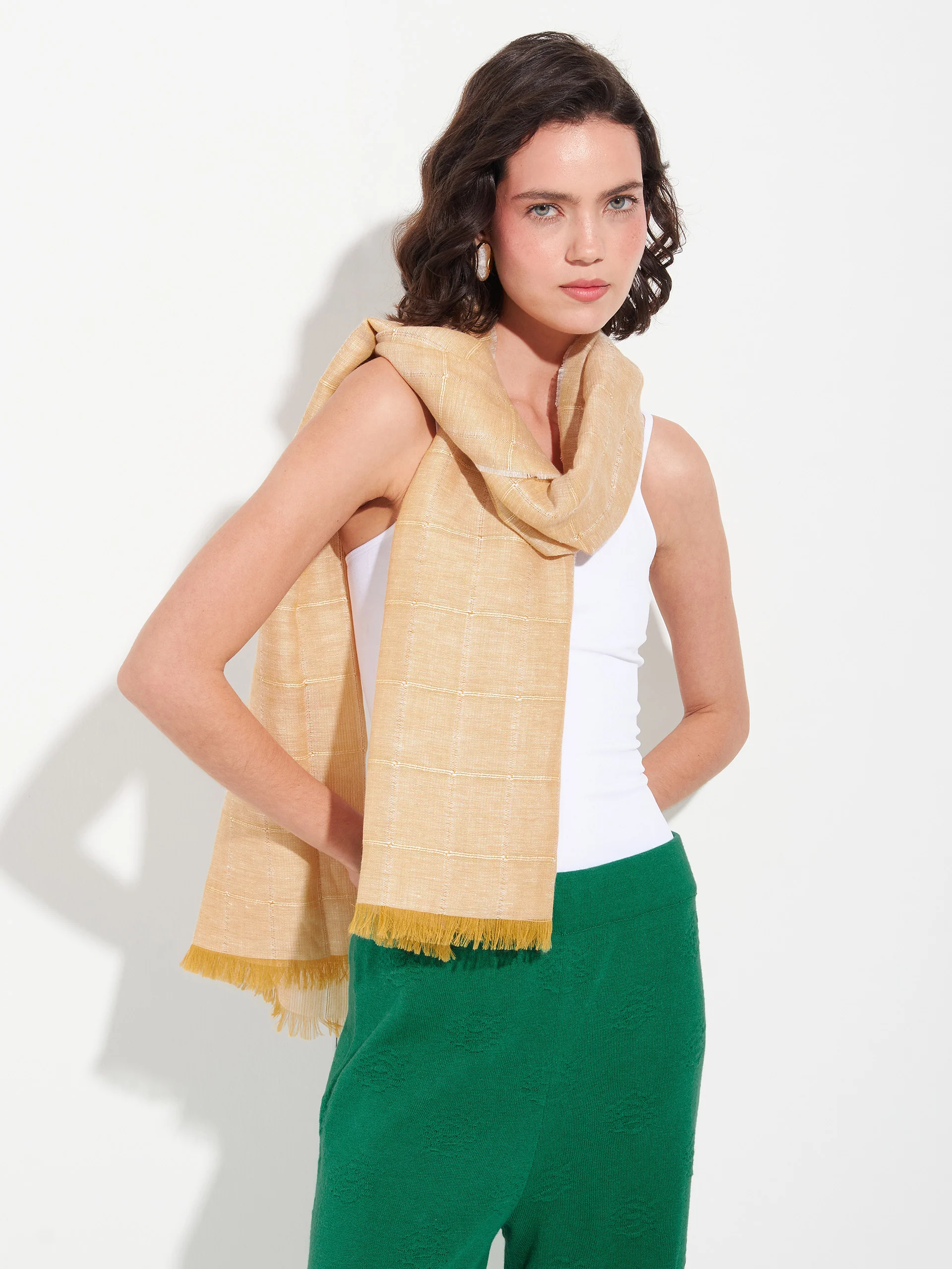 Estola Zoda De Baby Alpaca Color Amarillo - Image 3