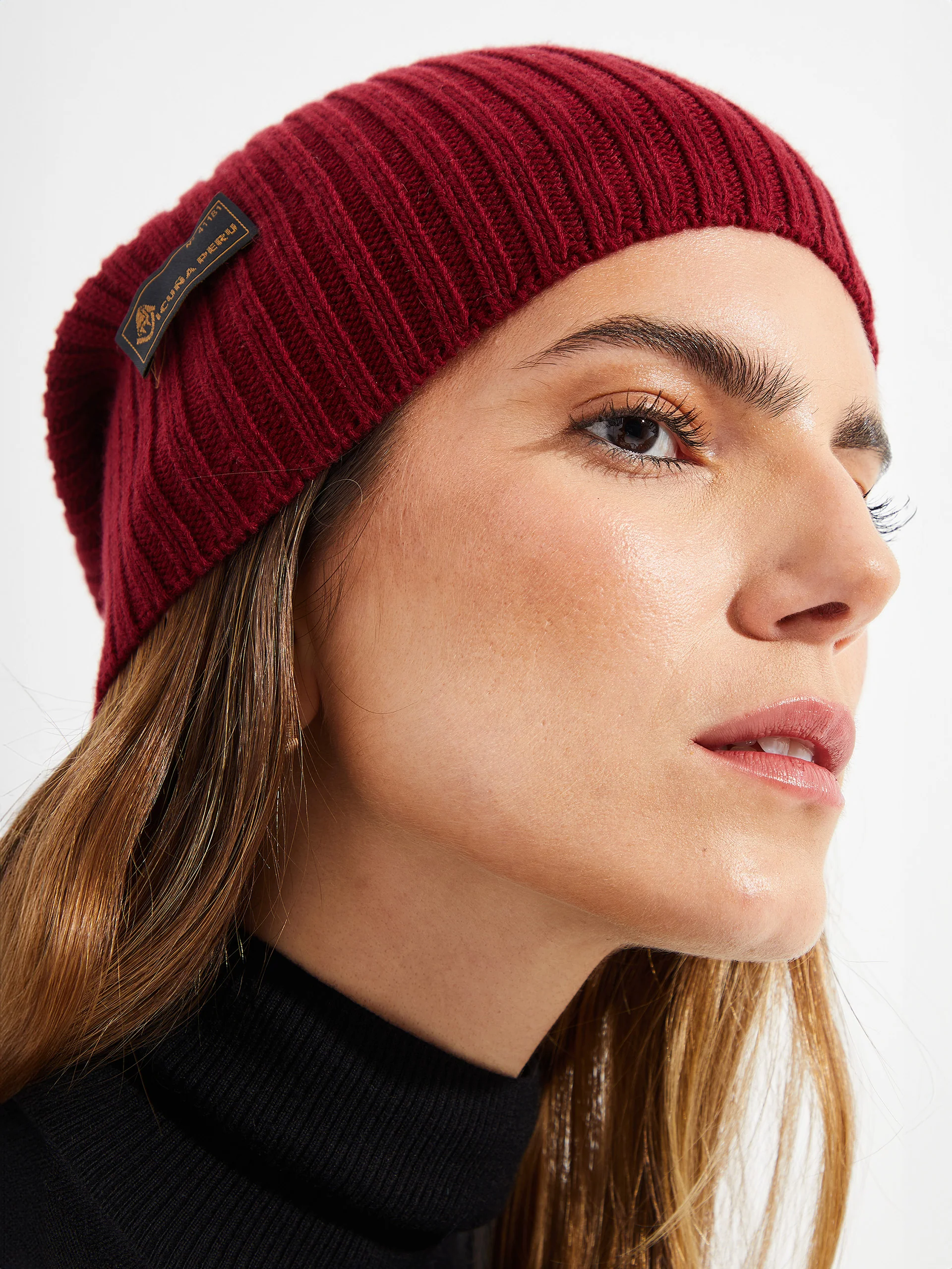 Gorro Benji De Vicuña Color Rojo - Image 3