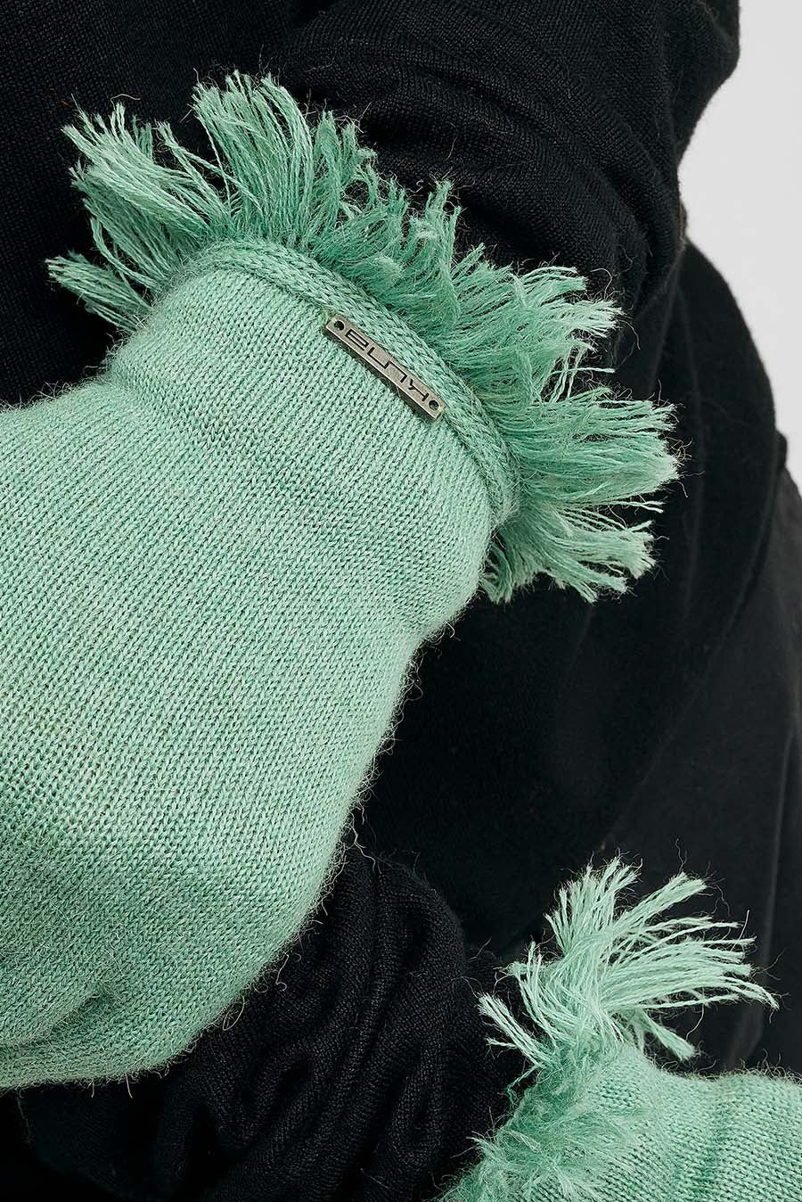 Guantes Wolyn De Baby Alpaca Color Basil - Image 5