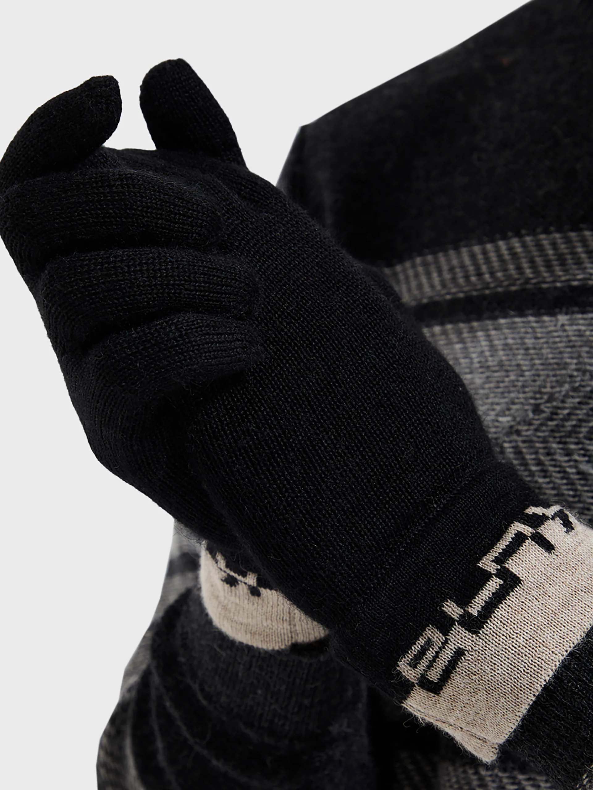Guantes Yari De Baby Alpaca Color Negro - Image 3