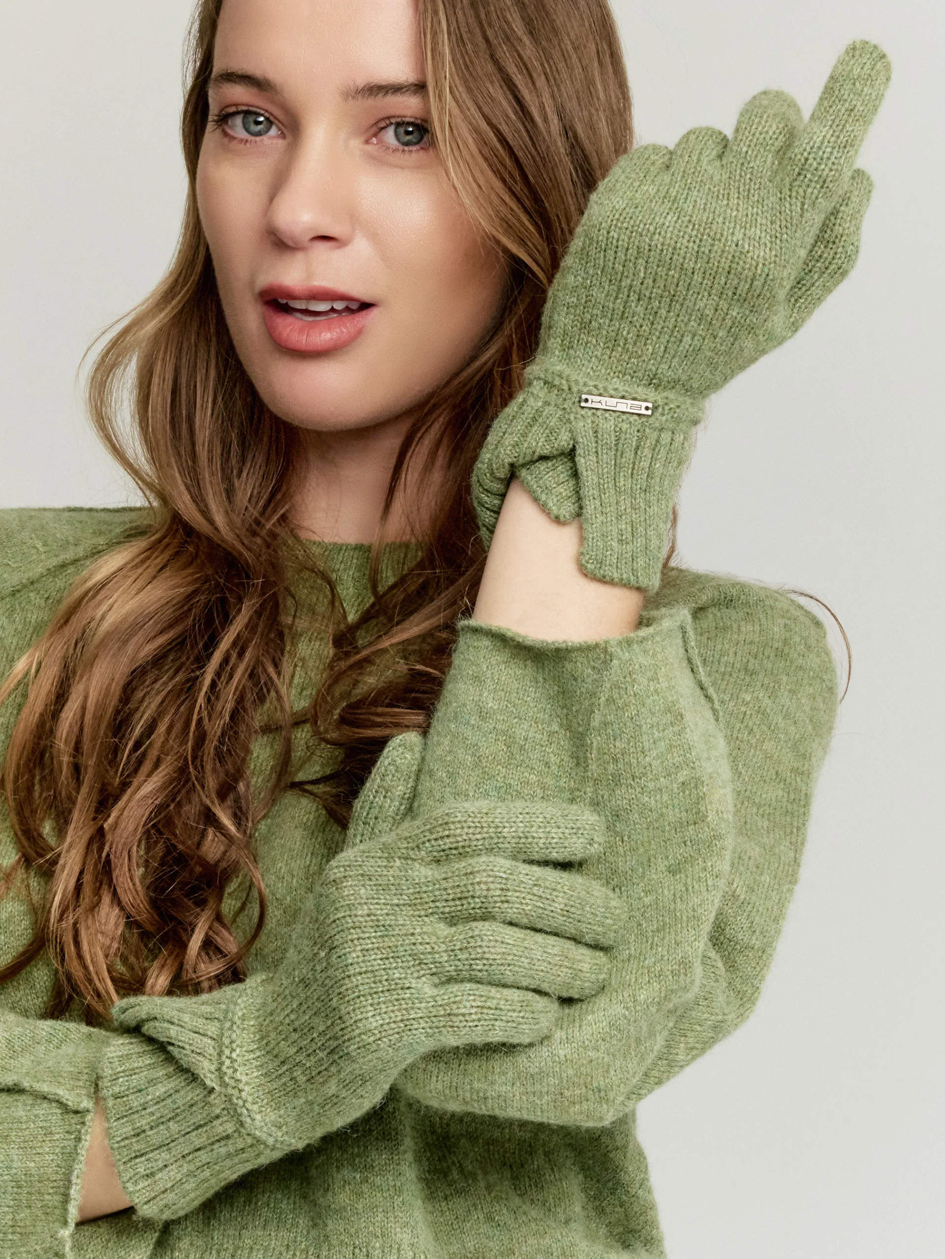 Guantes Yrma De Baby Alpaca Color Verde - Image 3