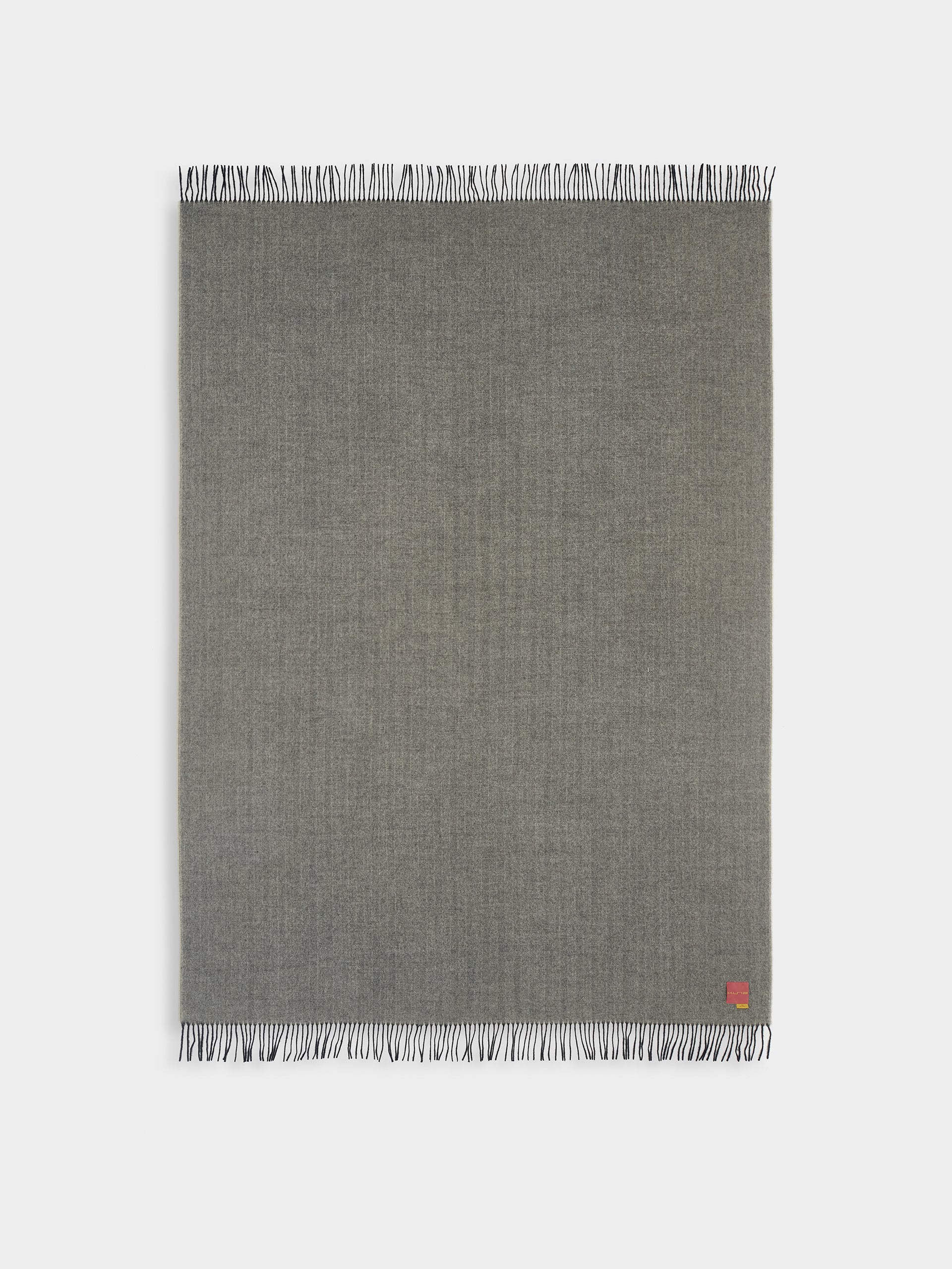 Manta Yanahuara De Baby Alpaca Color Gris - Image 4
