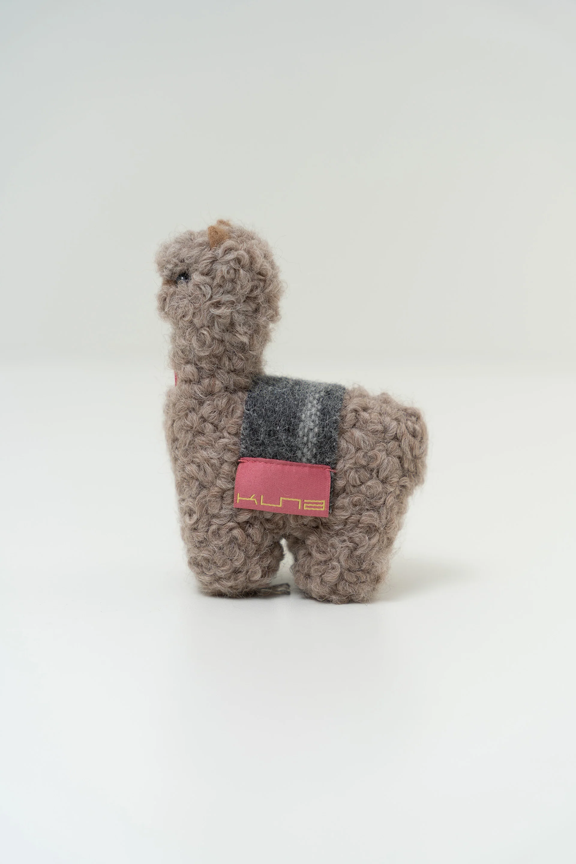 Peluche Qoni Mediana De Baby Alpaca Color Beige - Image 3