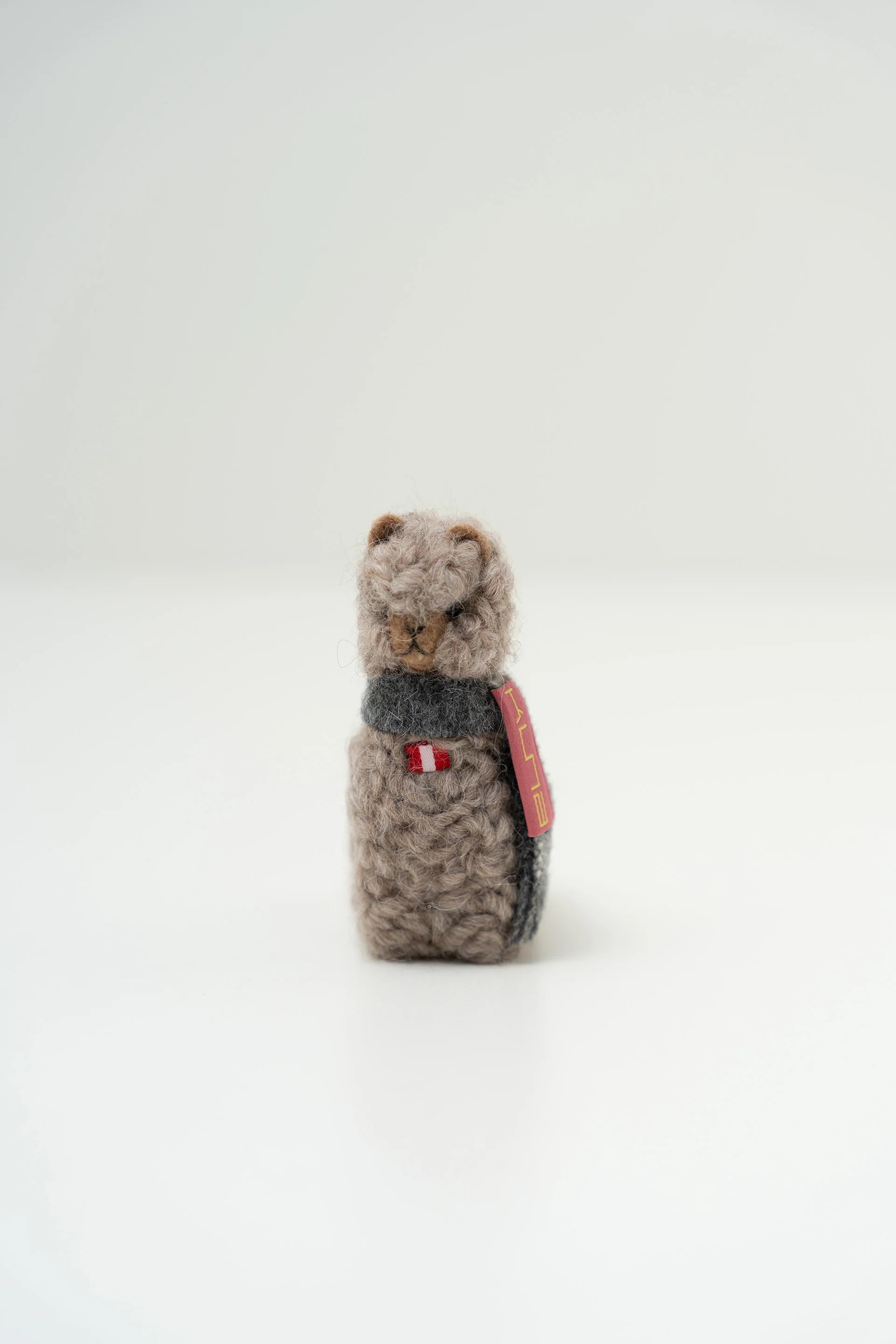 Peluche Qoni Pequena De Baby Alpaca Color Gris