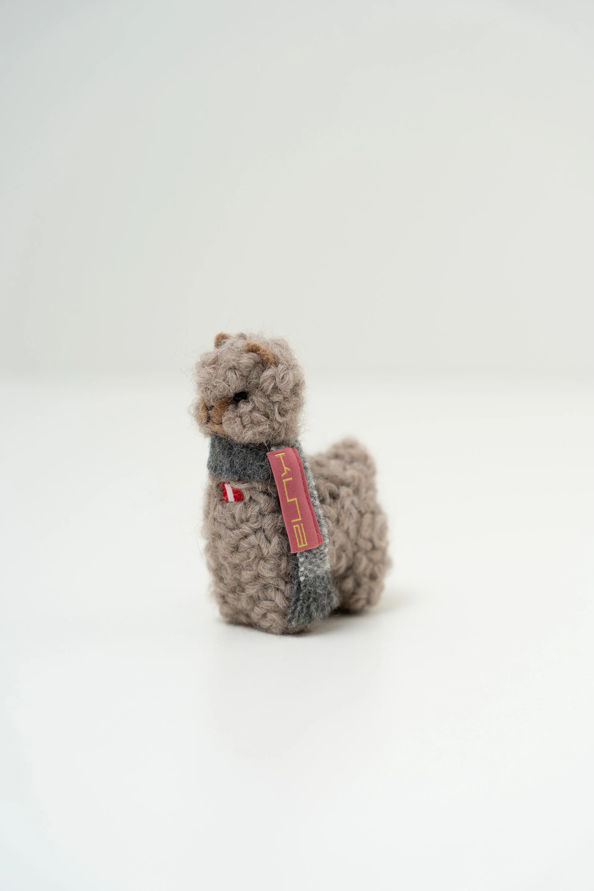 Peluche Qoni Pequena De Baby Alpaca Color Gris - Image 2