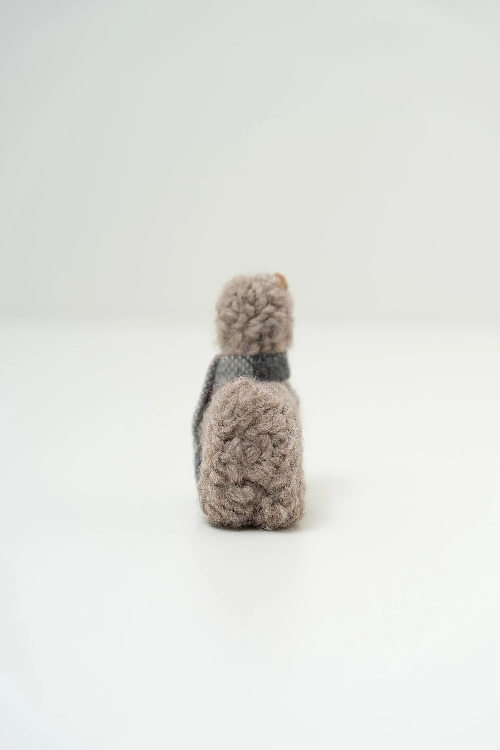 Peluche Qoni Pequena De Baby Alpaca Color Gris - Image 4
