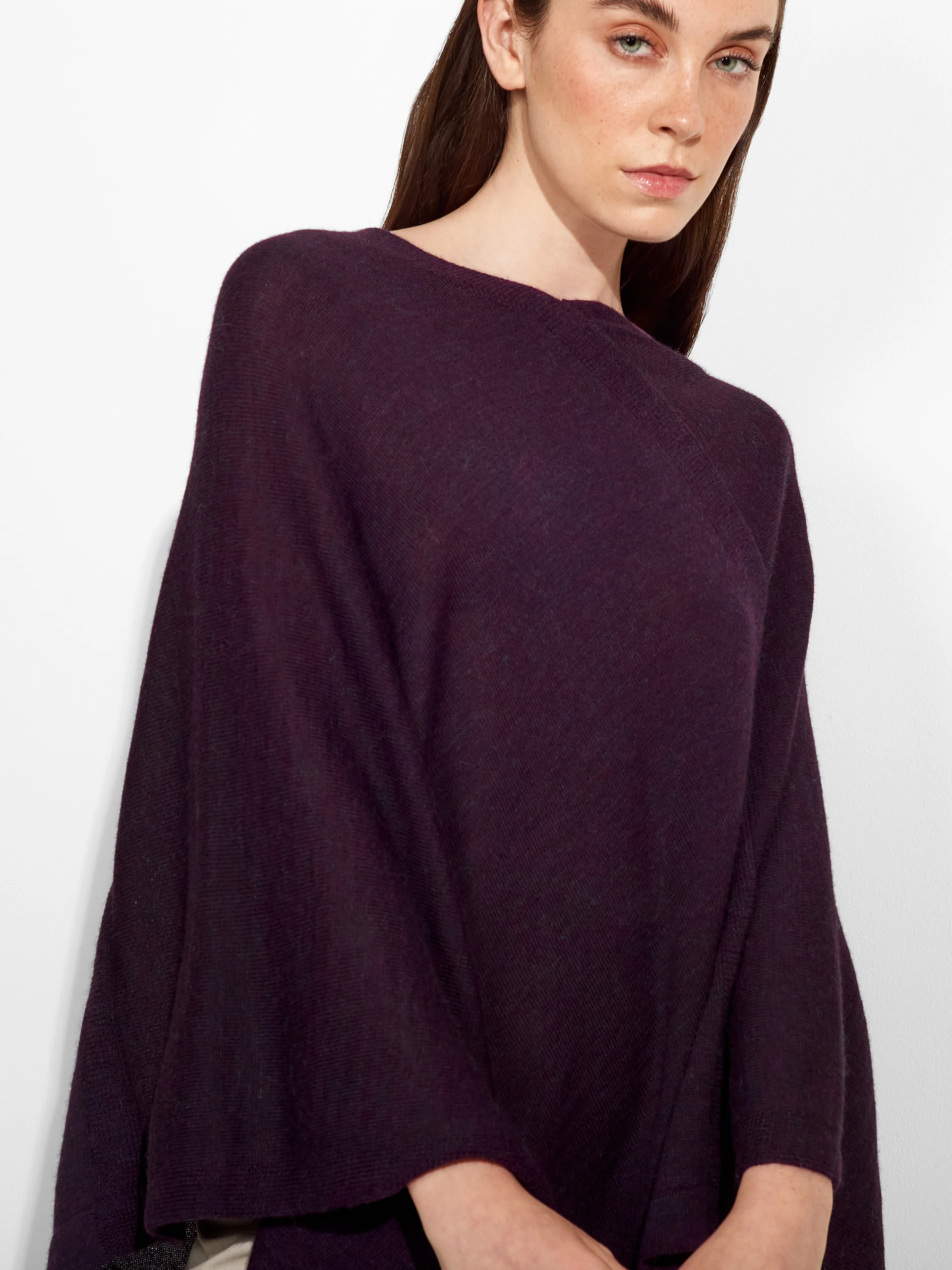 Poncho Almendra De Baby Alpaca Color Morado - Image 5