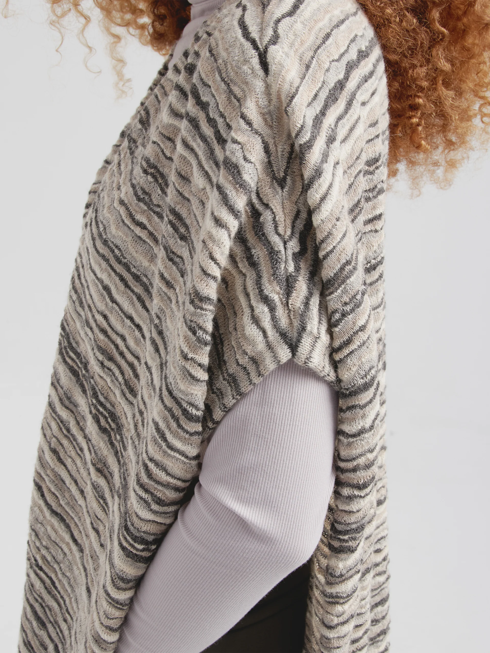 Poncho Corina De Baby Alpaca Color Beige - Image 5