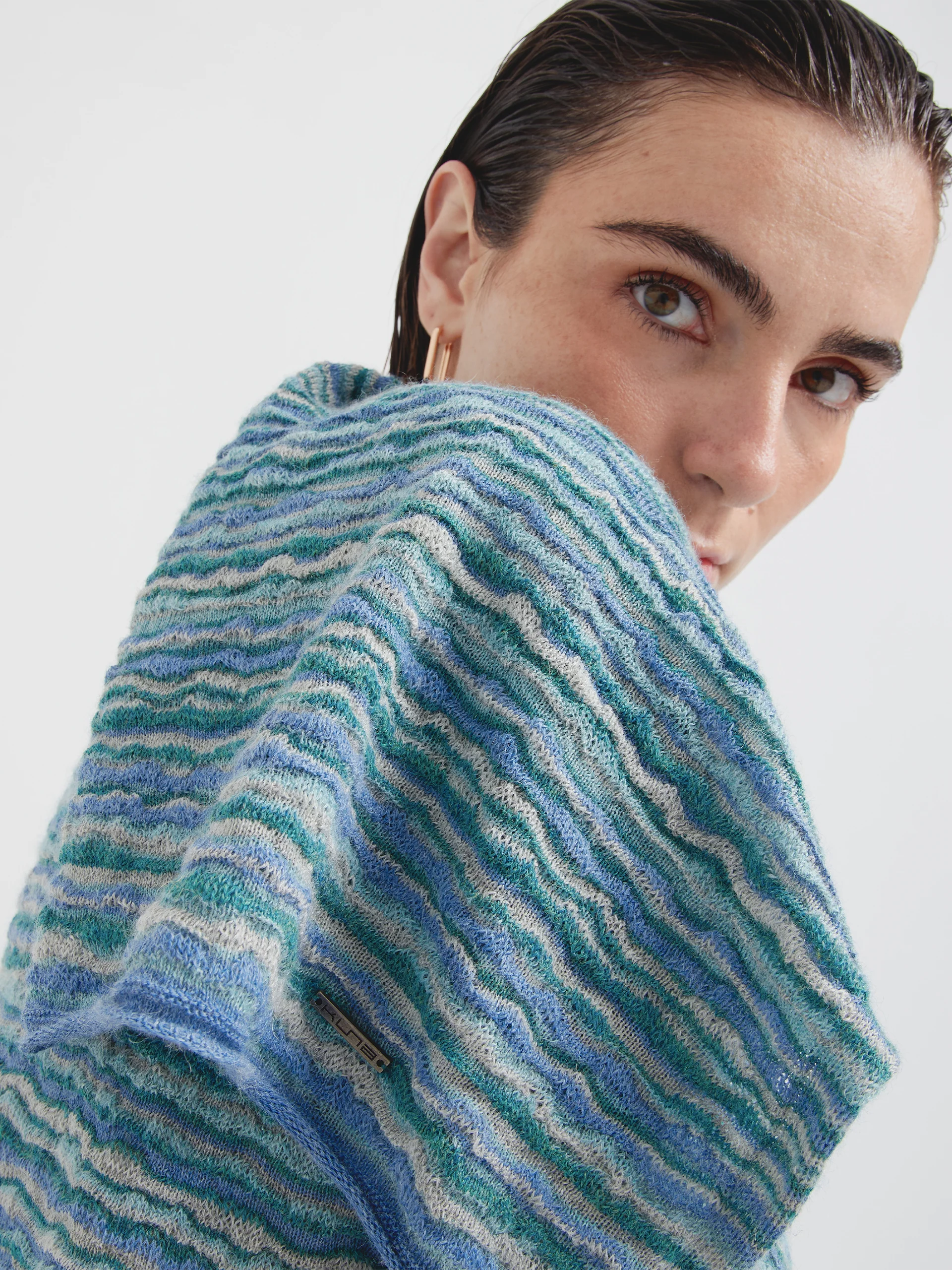 Poncho Corina De Baby Alpaca Color Celeste - Image 5