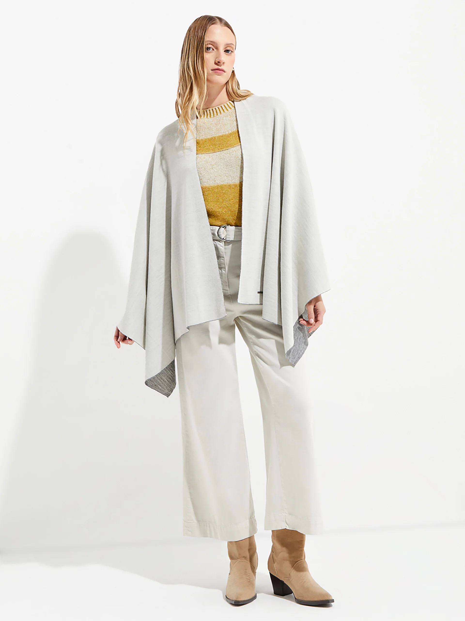 Poncho Temira De Baby Alpaca Color Gris - Image 10