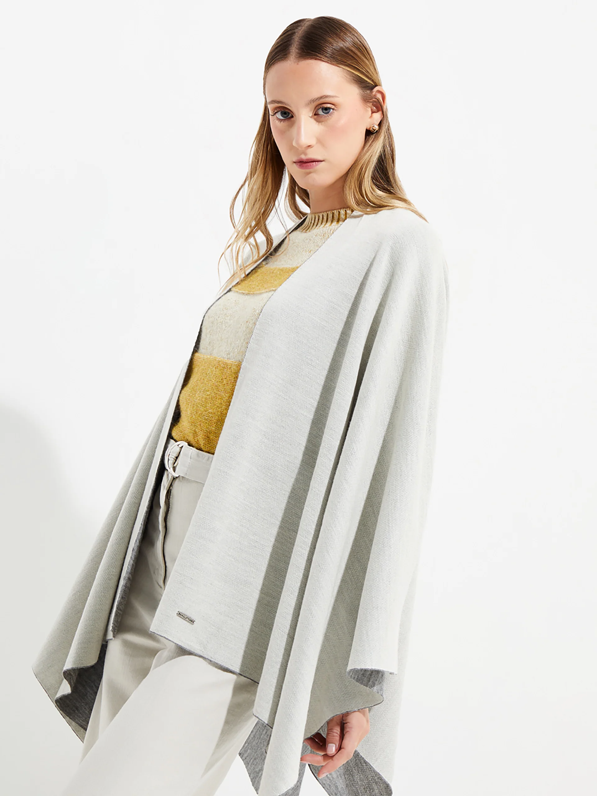 Poncho Temira De Baby Alpaca Color Gris - Image 8