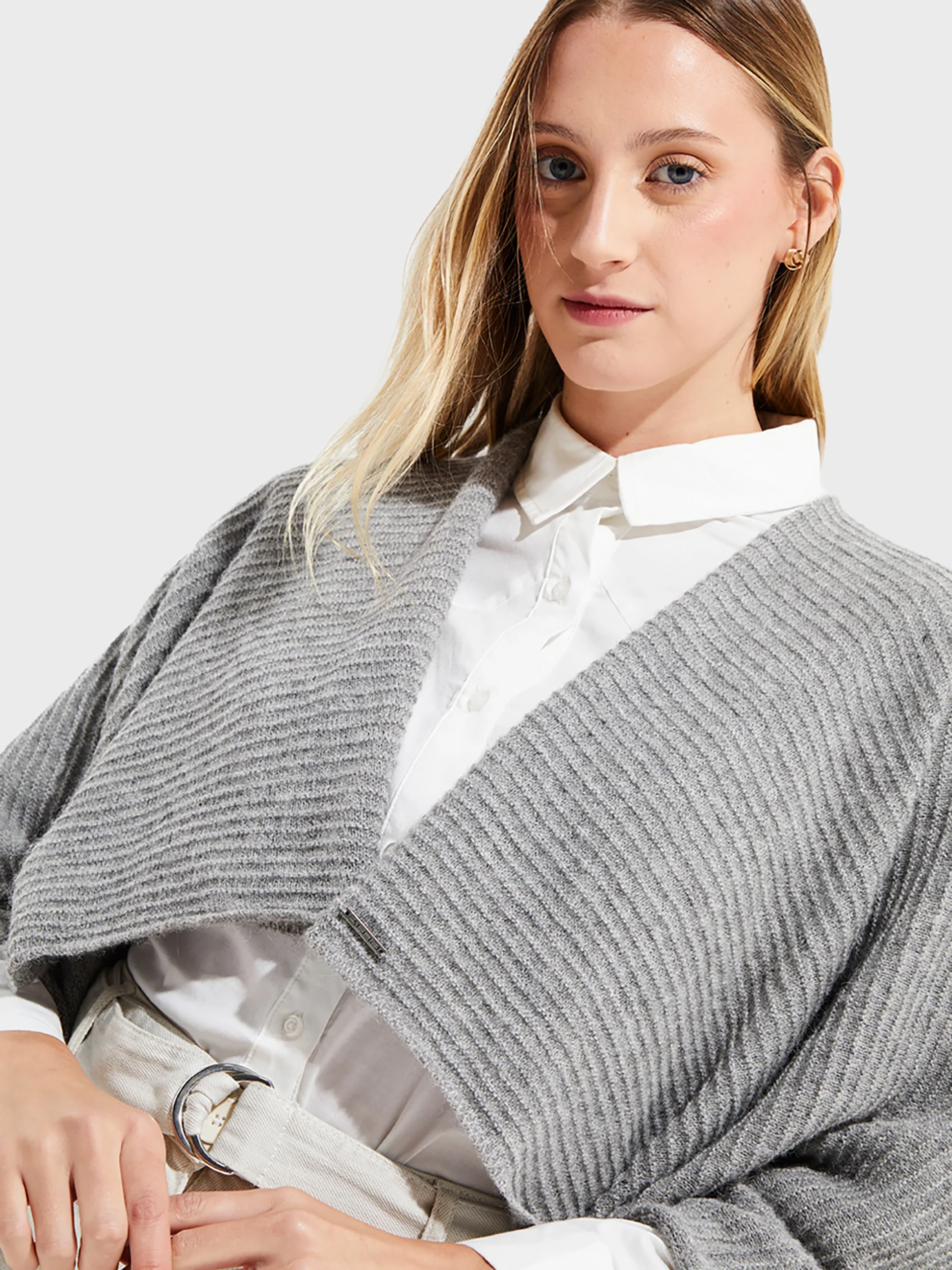 Poncho Tinaja De Baby Alpaca Color Gris - Image 5