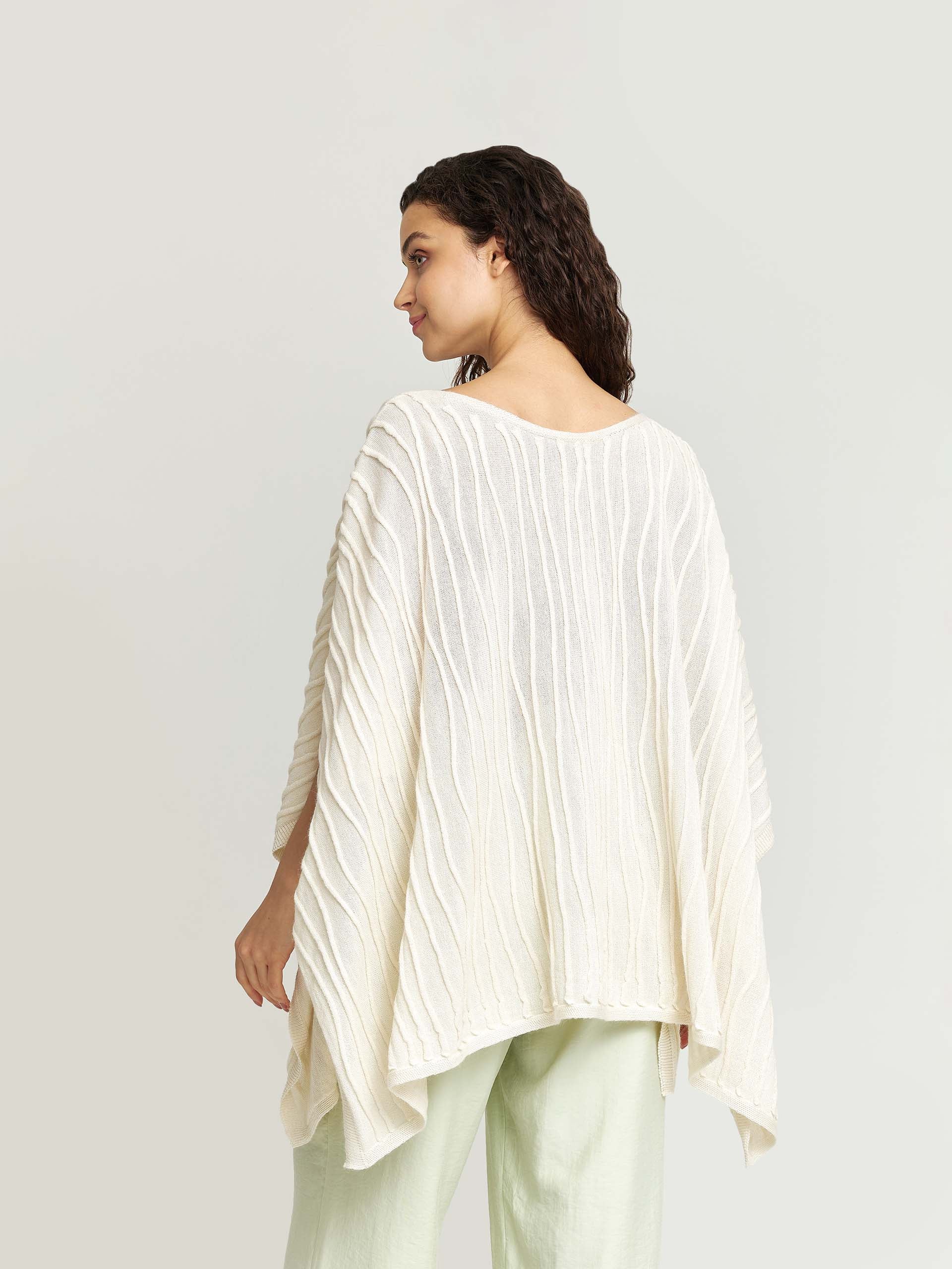 Poncho Wichita De Baby Alpaca & Seda Color Ecru - Image 3