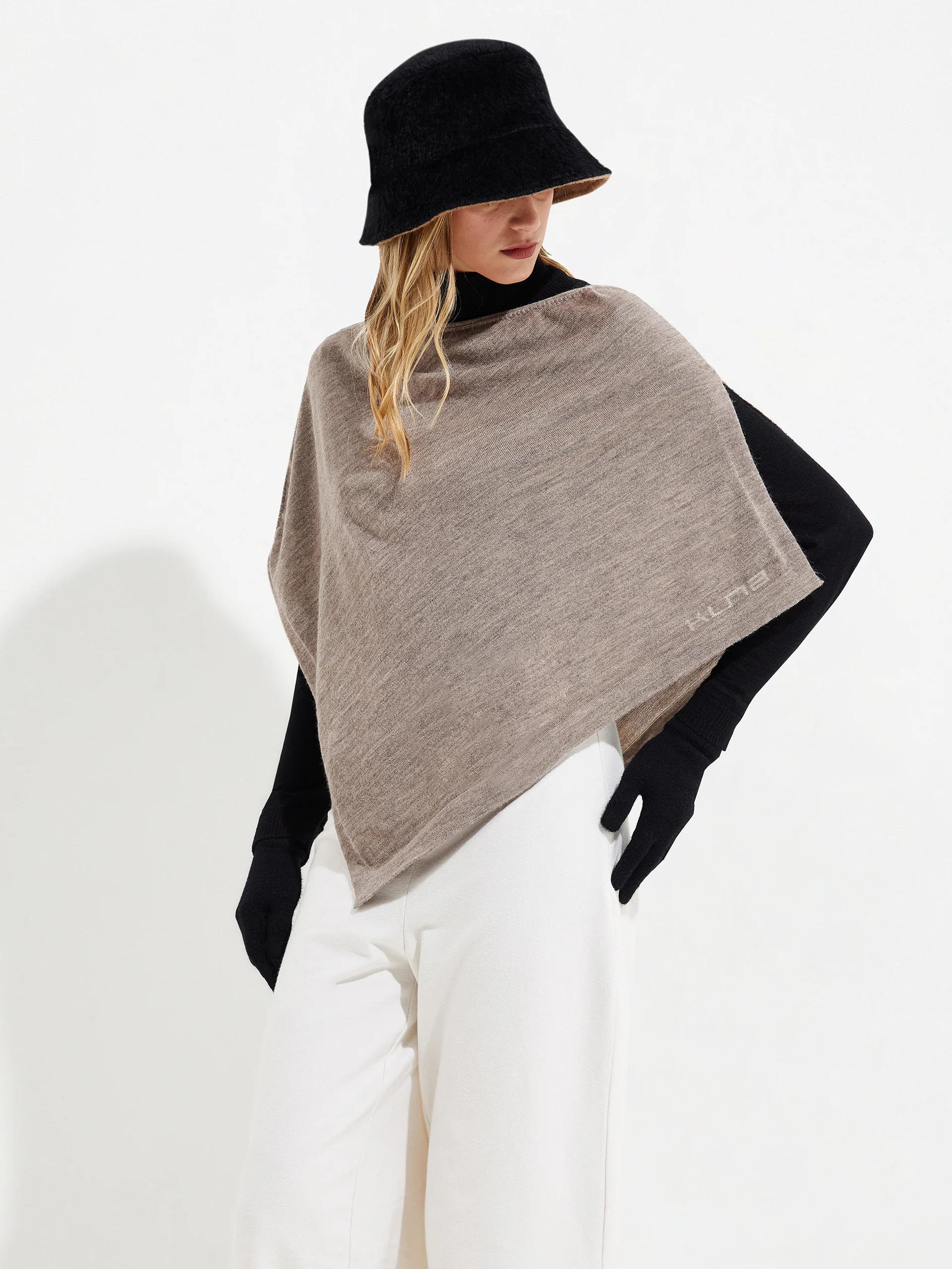 Poncho Yura De Baby Alpaca Color Beige - Image 2