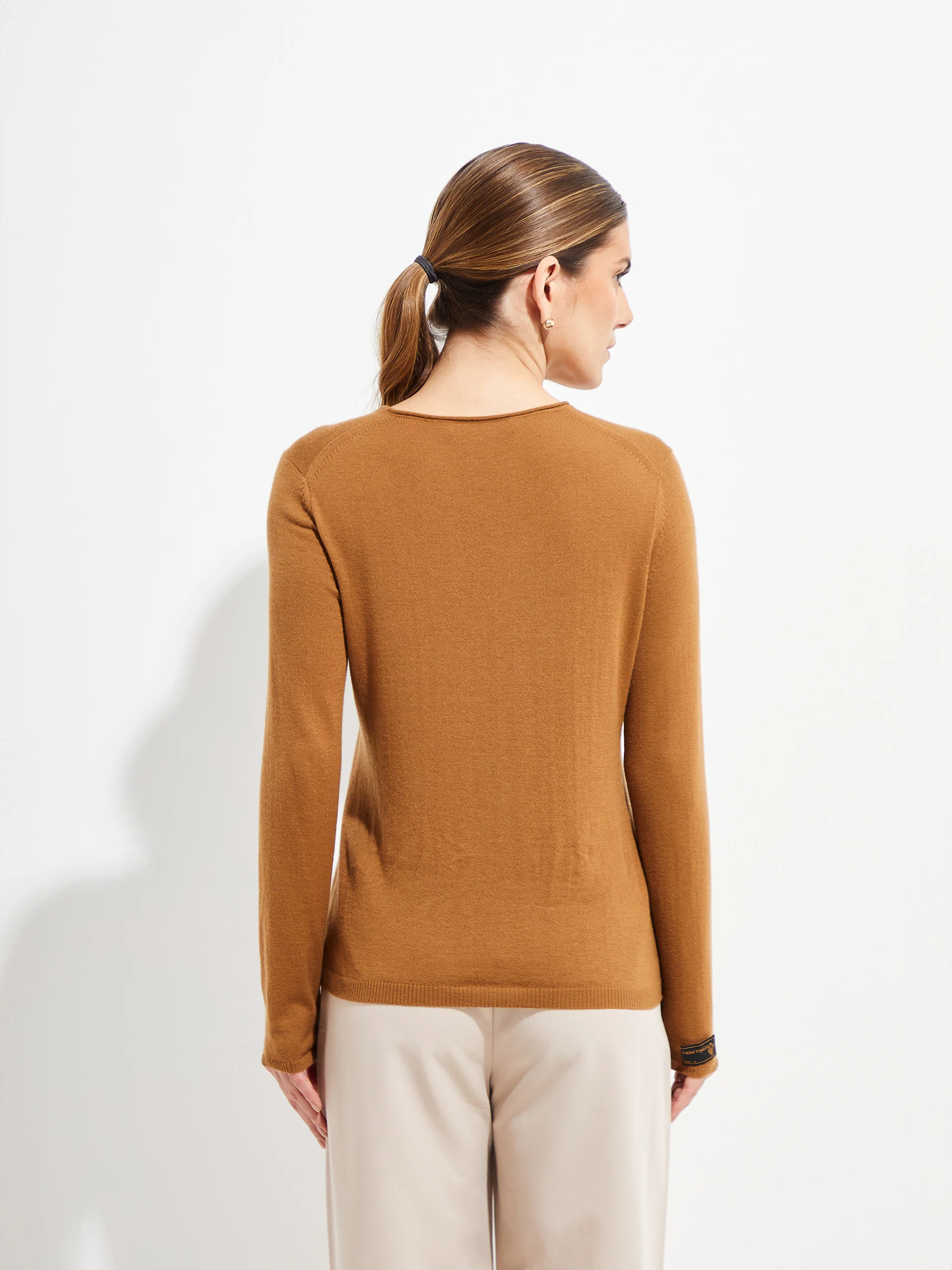 Suéter Belen De Vicuña Color Camel - Image 3